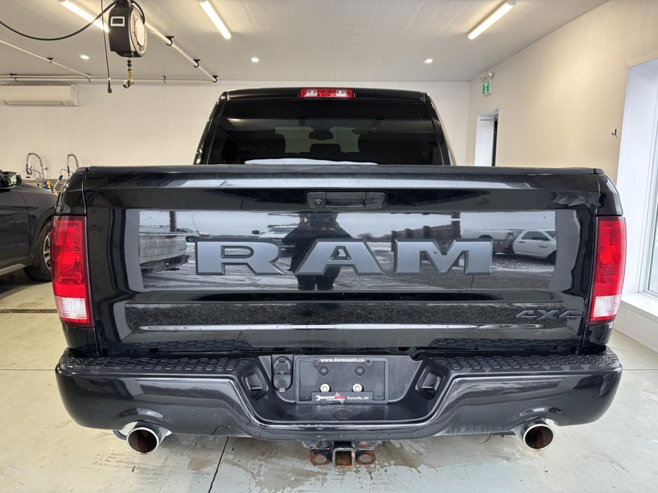 2021 RAM 1500 Classic TRADESMAN Photo2