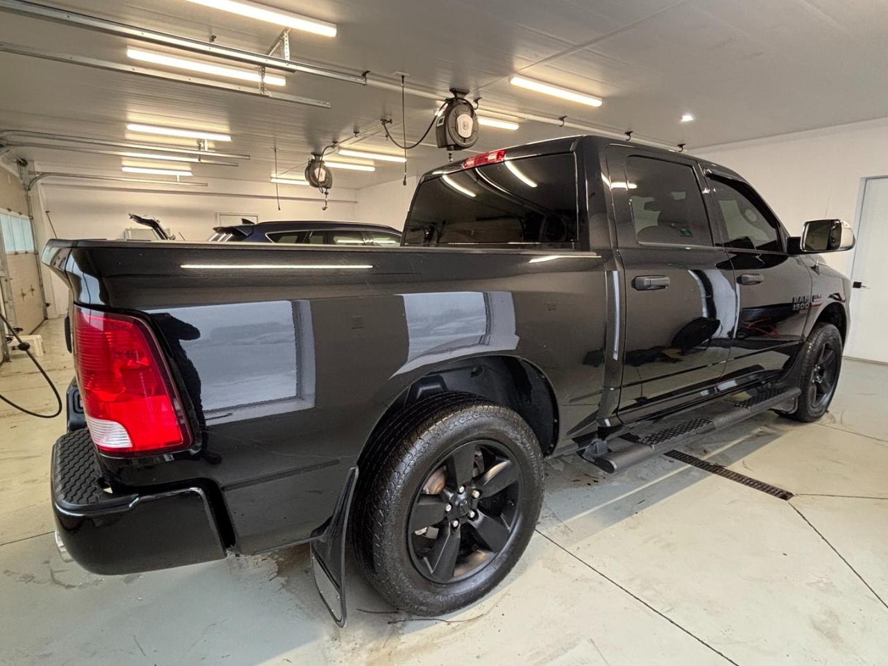 2021 RAM 1500 Classic TRADESMAN Photo4