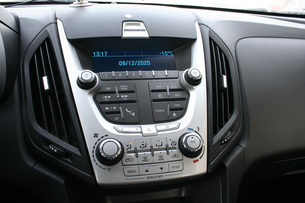 2015 Chevrolet Equinox LS Photo