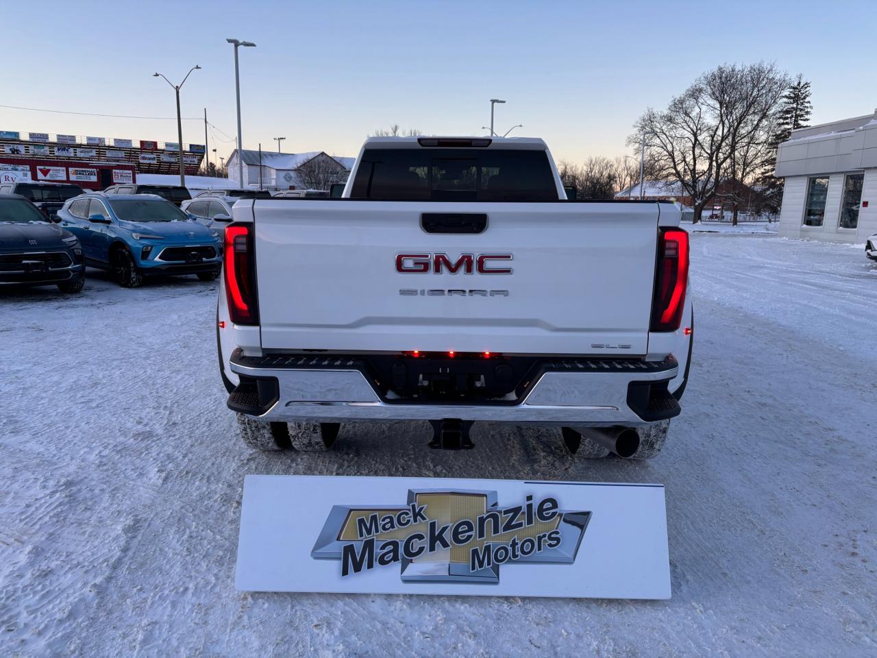 2026 GMC Sierra 3500 HD 2026 GMC Sierra SLE 3500 Crew Cab Dually 4WD Photo