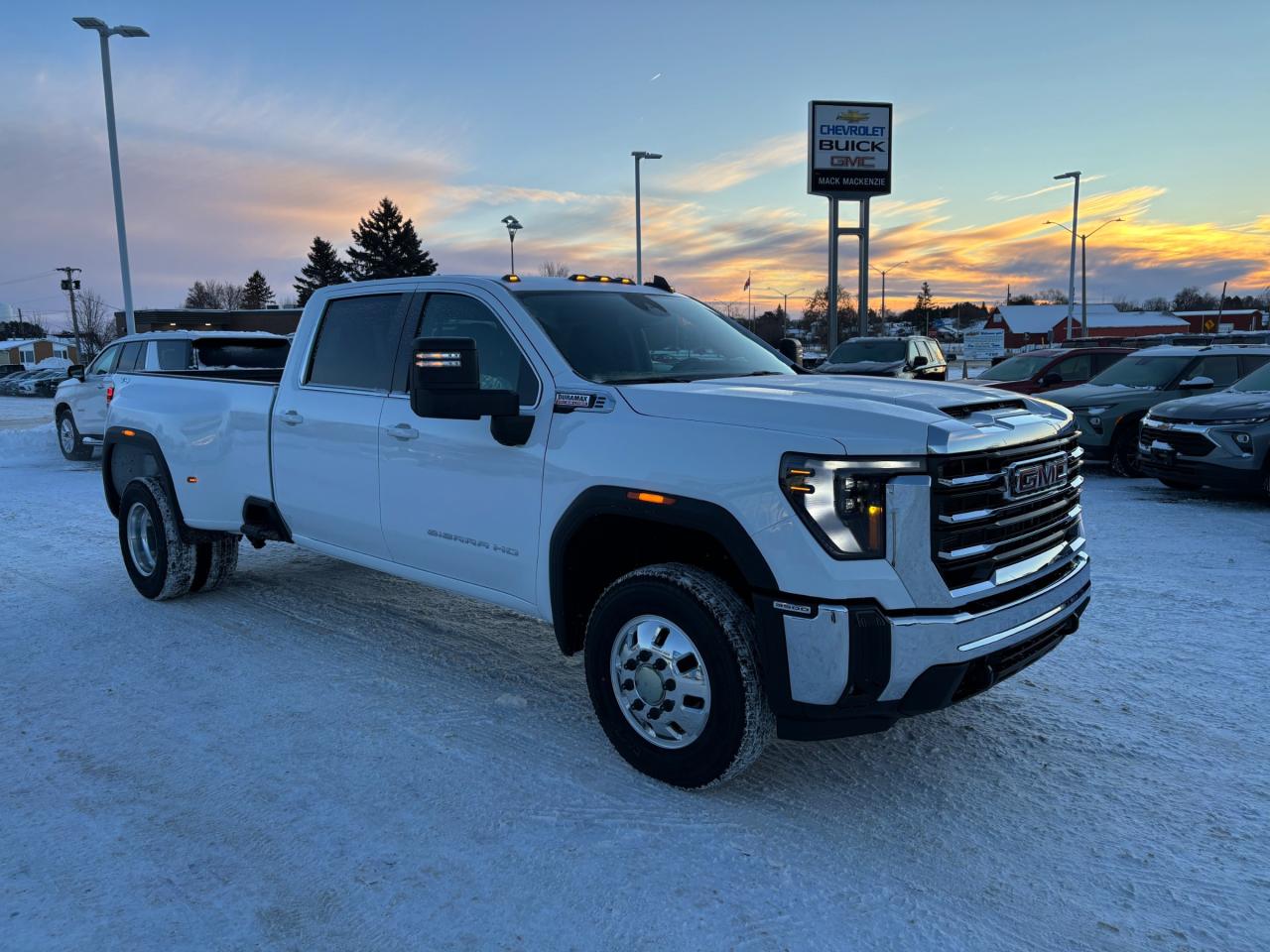 2026 GMC Sierra 3500 HD 2026 GMC Sierra SLE 3500 Crew Cab Dually 4WD Photo