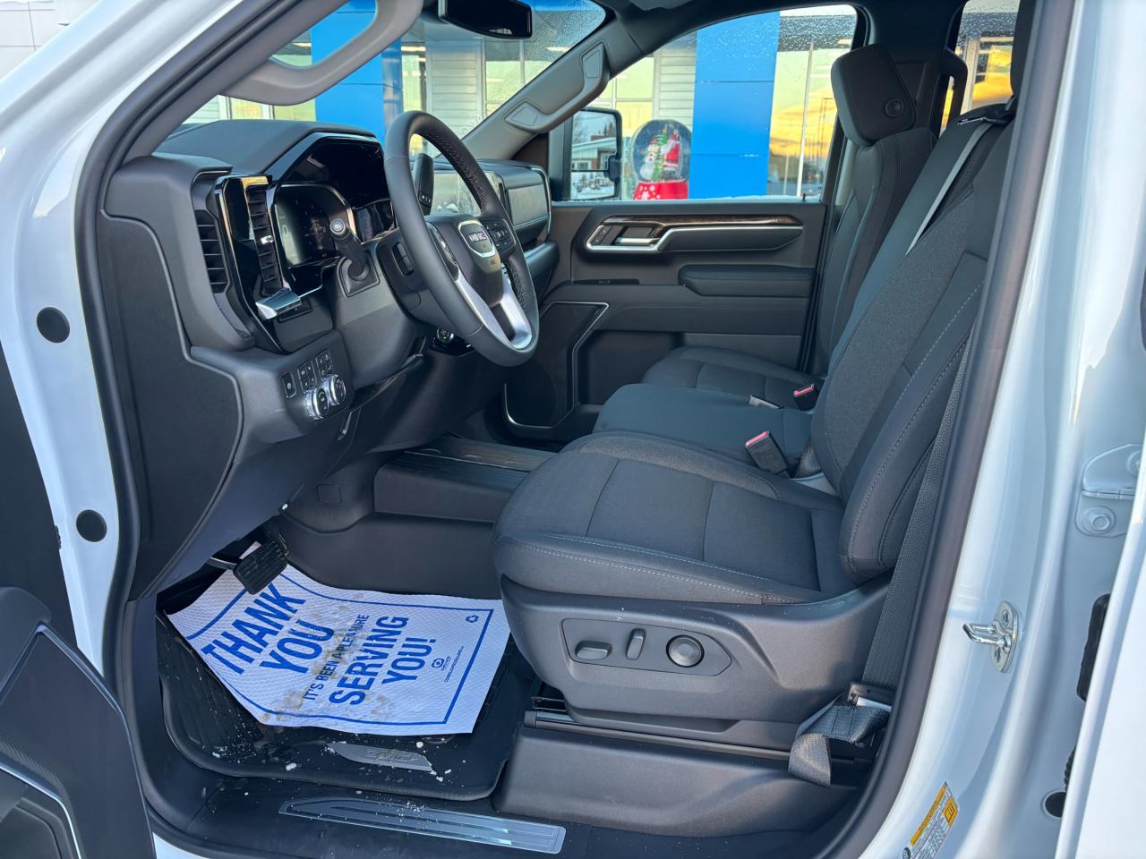 2026 GMC Sierra 3500 HD 2026 GMC Sierra SLE 3500 Crew Cab Dually 4WD Photo