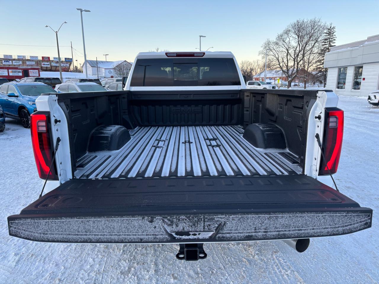 2026 GMC Sierra 3500 HD 2026 GMC Sierra SLE 3500 Crew Cab Dually 4WD Photo