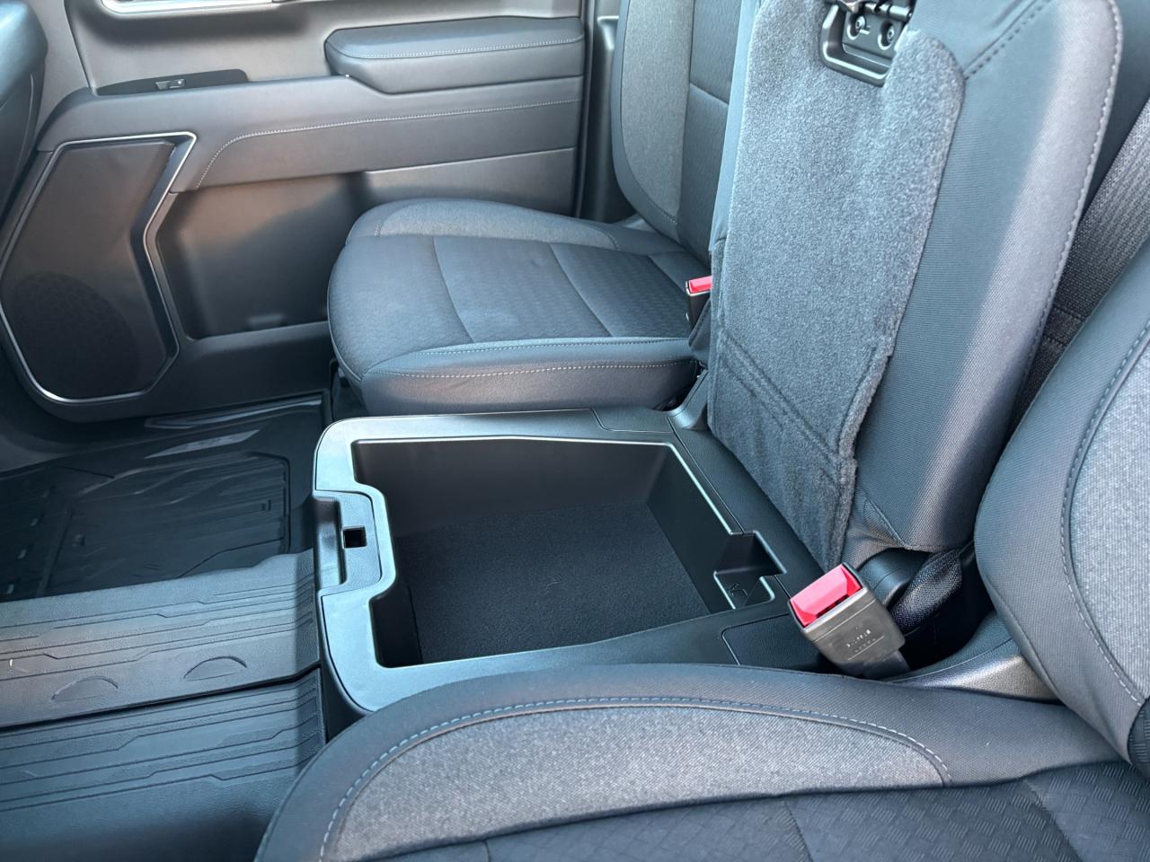 2026 GMC Sierra 3500 HD 2026 GMC Sierra SLE 3500 Crew Cab Dually 4WD Photo