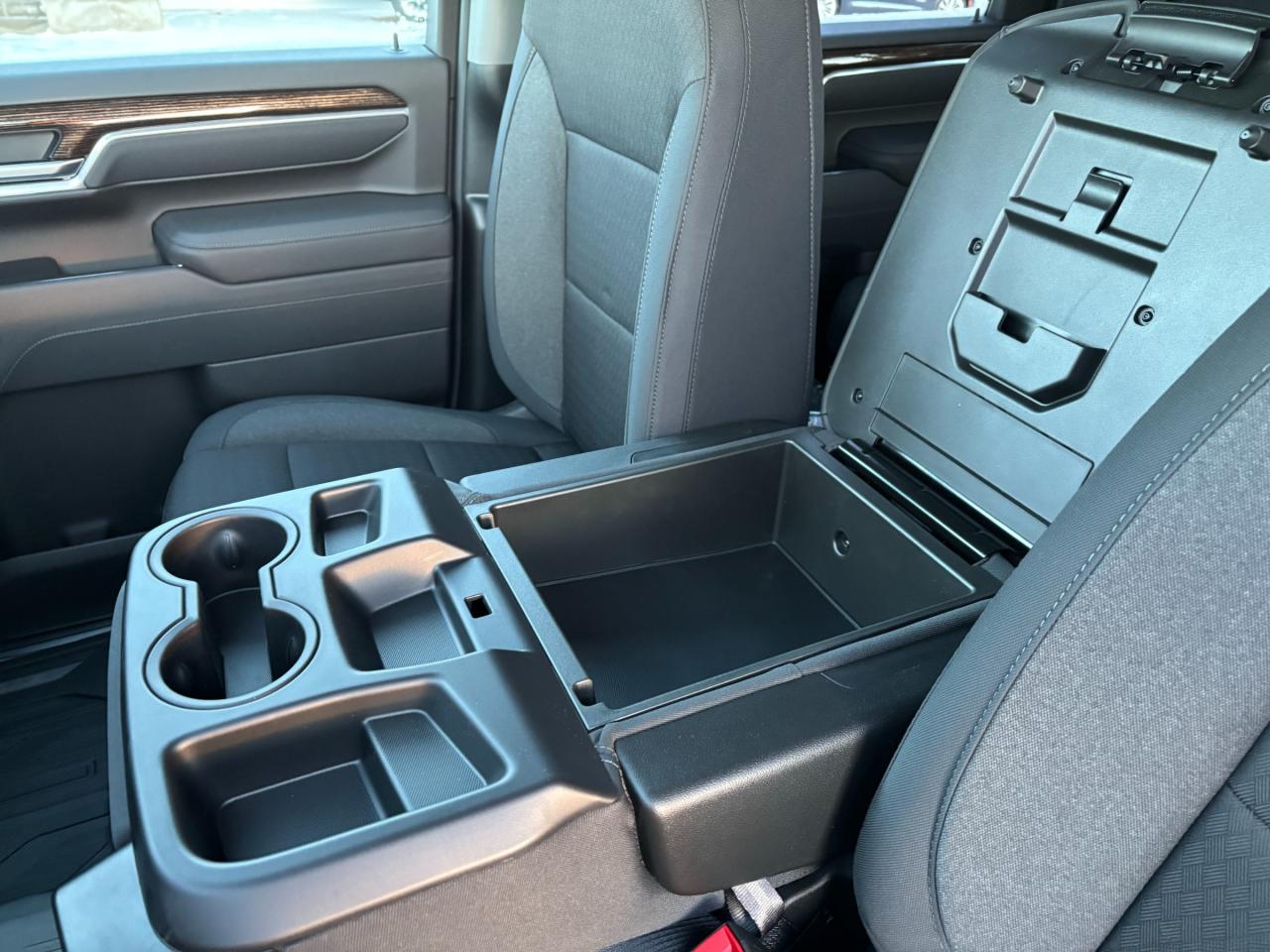 2026 GMC Sierra 3500 HD 2026 GMC Sierra SLE 3500 Crew Cab Dually 4WD Photo