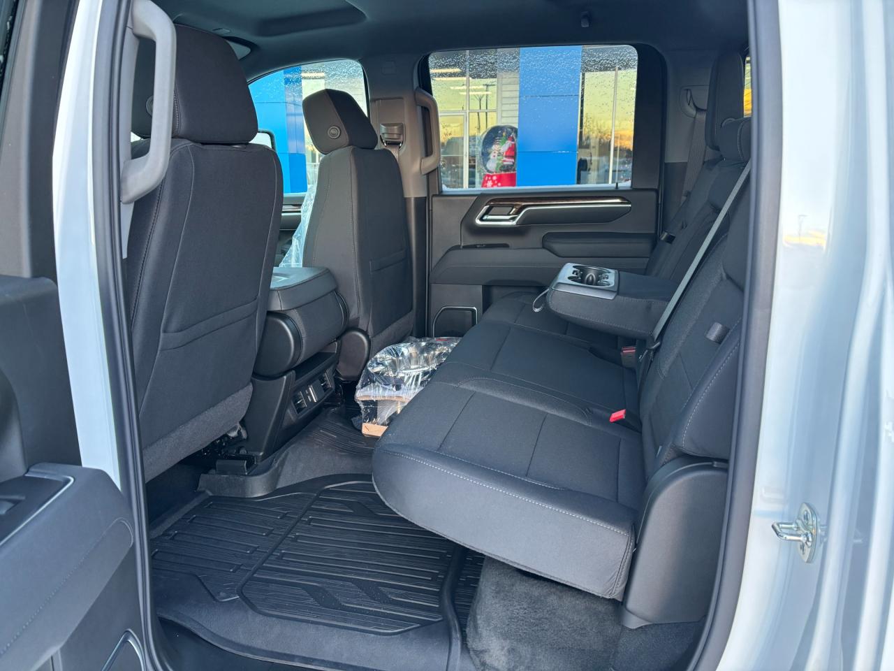 2026 GMC Sierra 3500 HD 2026 GMC Sierra SLE 3500 Crew Cab Dually 4WD Photo