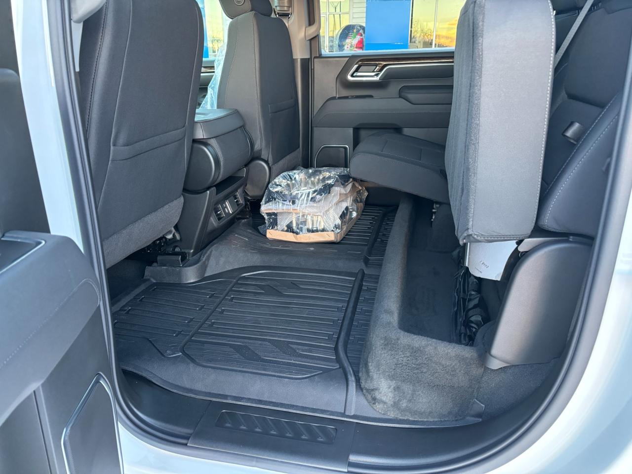 2026 GMC Sierra 3500 HD 2026 GMC Sierra SLE 3500 Crew Cab Dually 4WD Photo