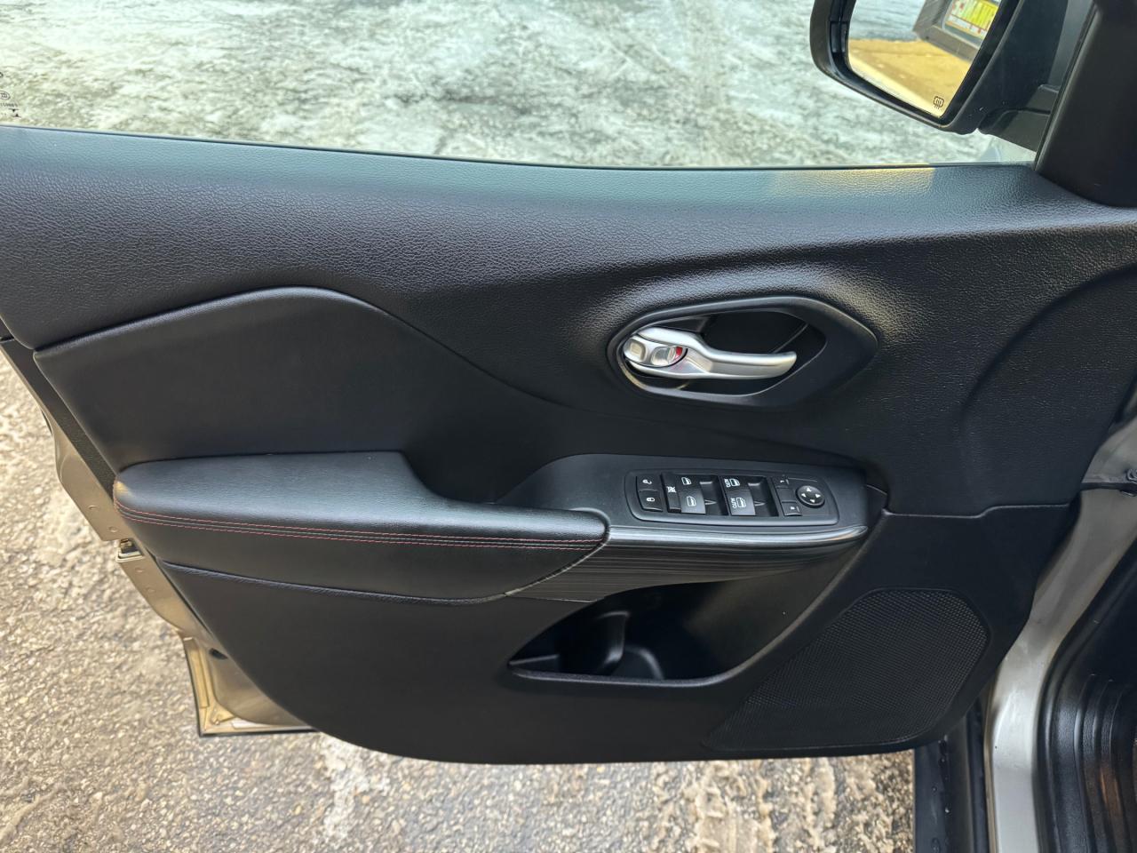 2016 Jeep Cherokee Trailhawk Leather | Sunroof | Heated Seats | Heated Steering | Backup Camera Photo