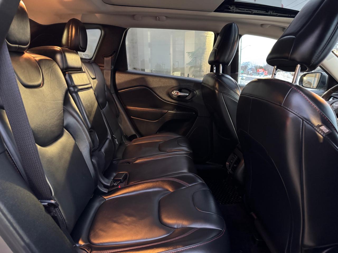 2016 Jeep Cherokee Trailhawk Leather | Sunroof | Heated Seats | Heated Steering | Backup Camera Photo