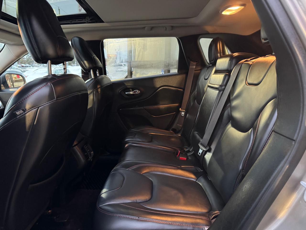 2016 Jeep Cherokee Trailhawk Leather | Sunroof | Heated Seats | Heated Steering | Backup Camera Photo