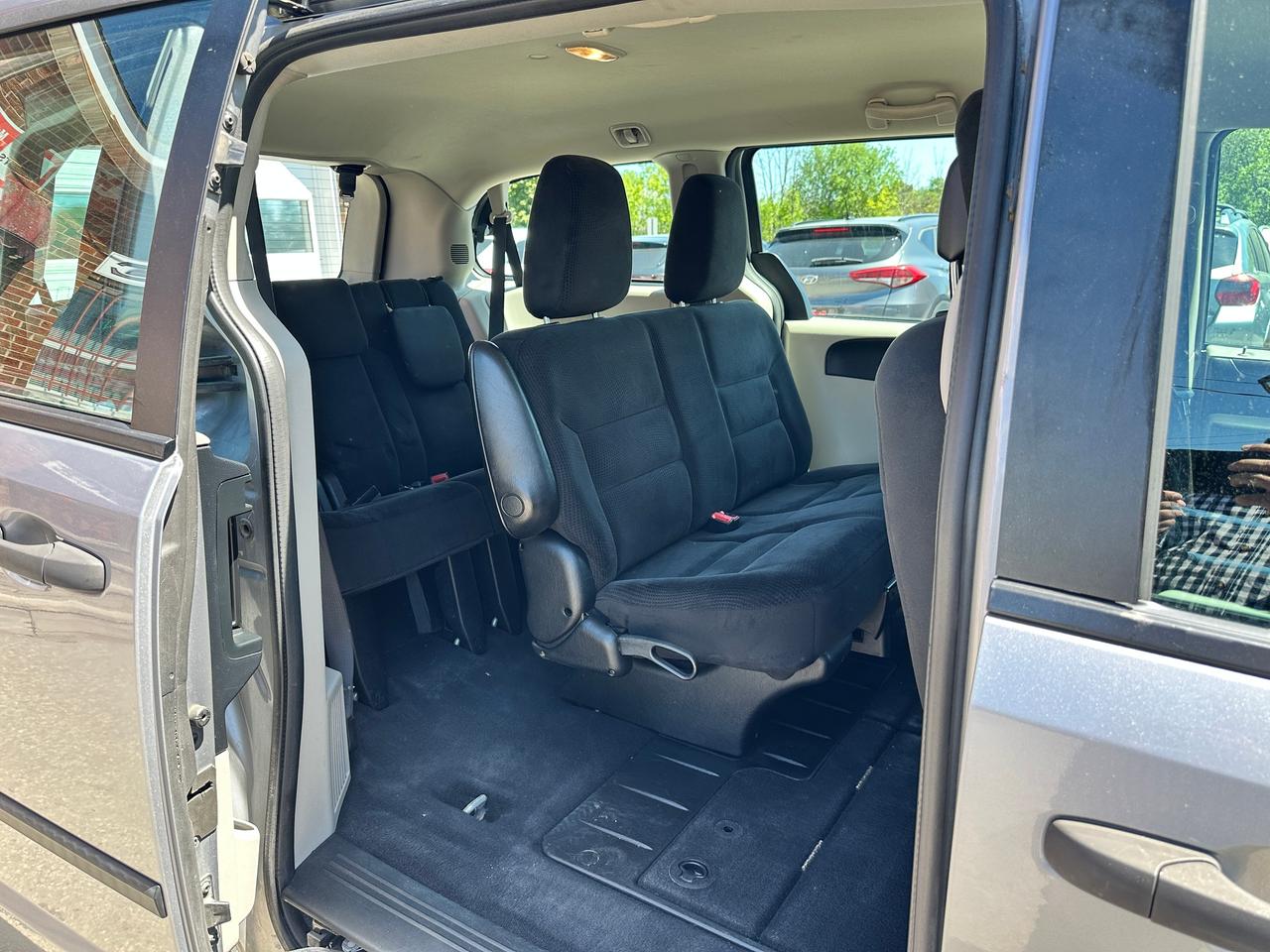 2016 Dodge Grand Caravan CanadaValuePackage 7Pass Cloth FM/CD A/C Keyless Photo