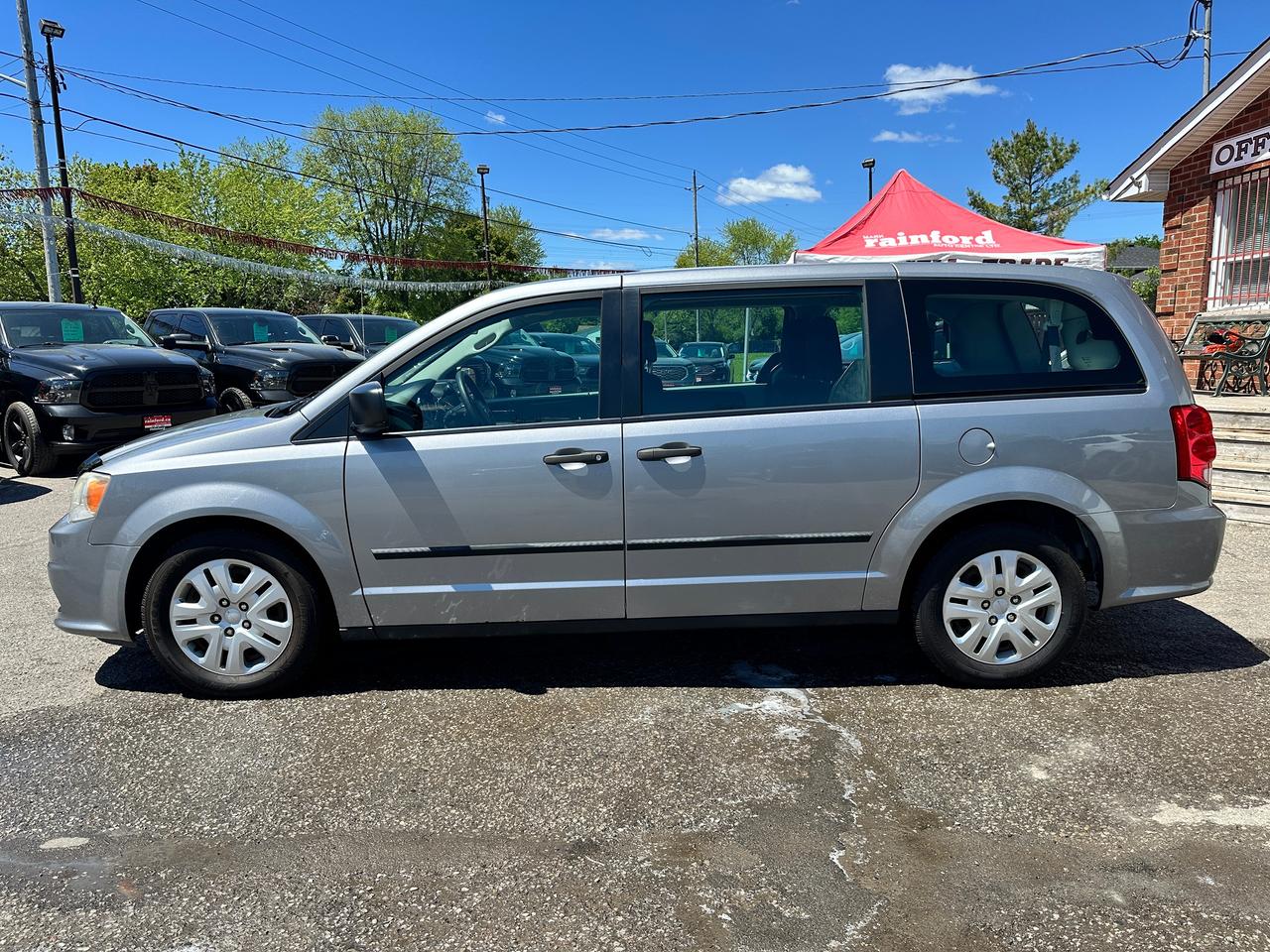 2016 Dodge Grand Caravan CanadaValuePackage 7Pass Cloth FM/CD A/C Keyless Photo2