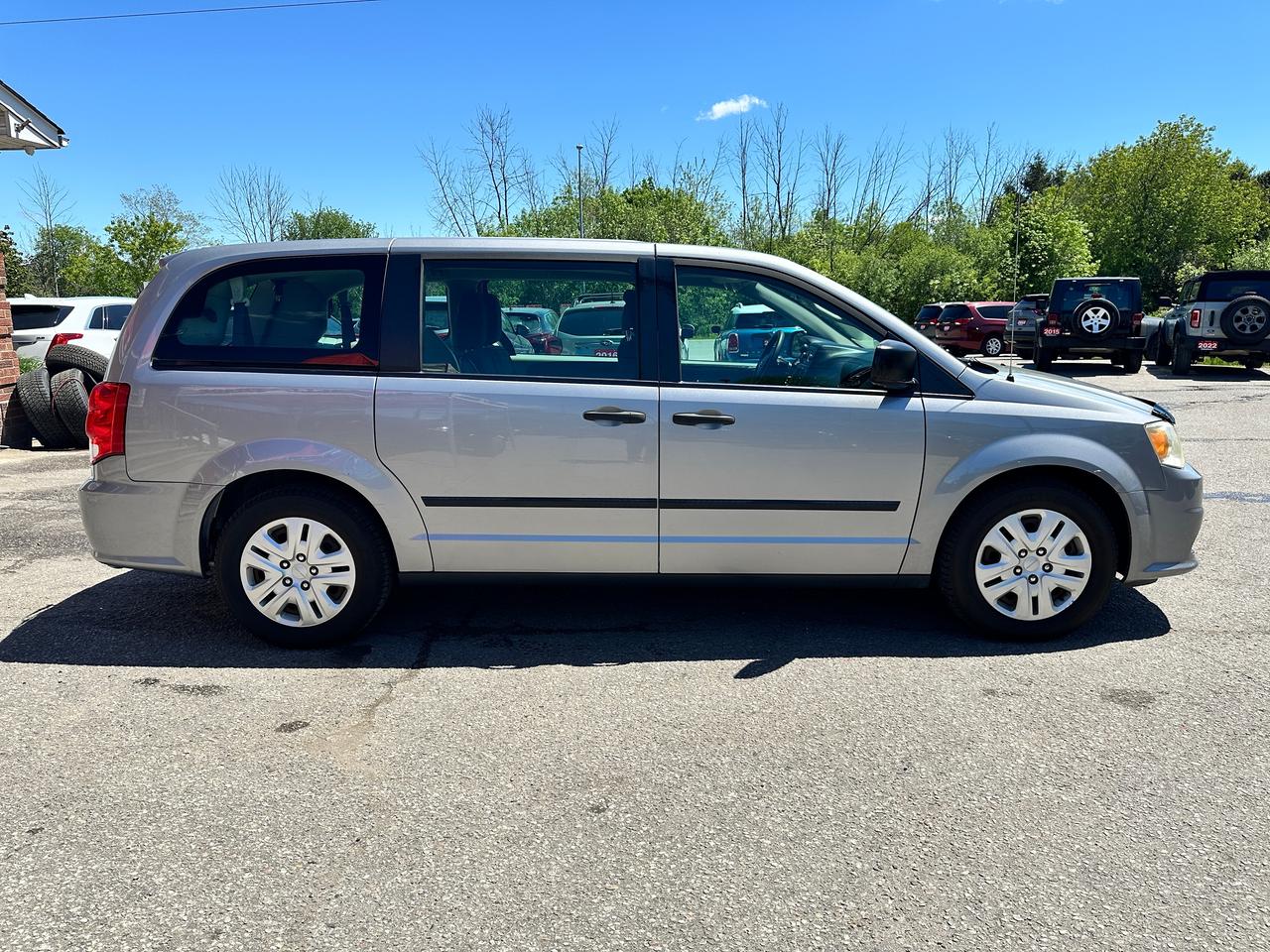 2016 Dodge Grand Caravan CanadaValuePackage 7Pass Cloth FM/CD A/C Keyless Photo