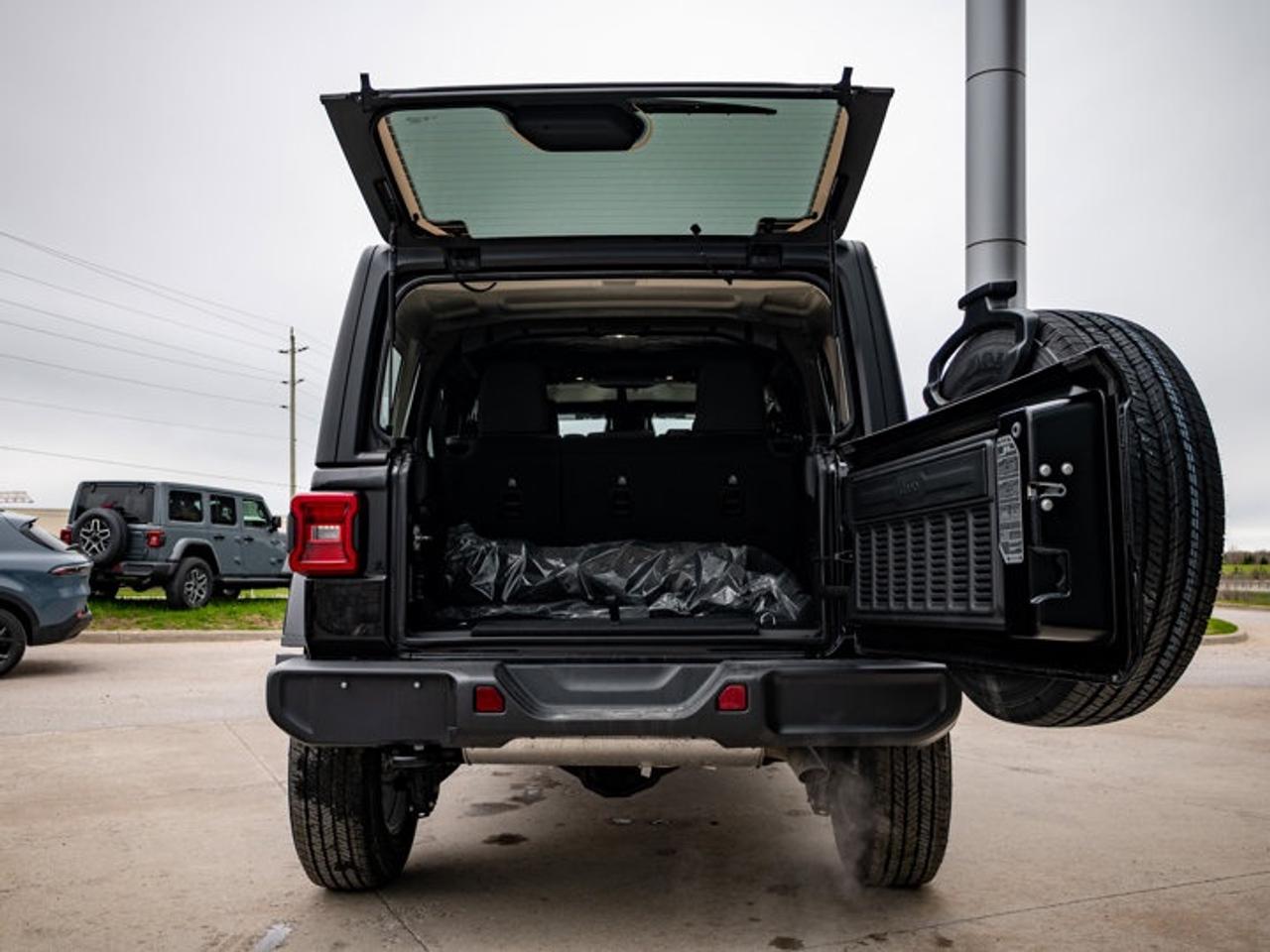 2026 Jeep Wrangler Sahara Photo