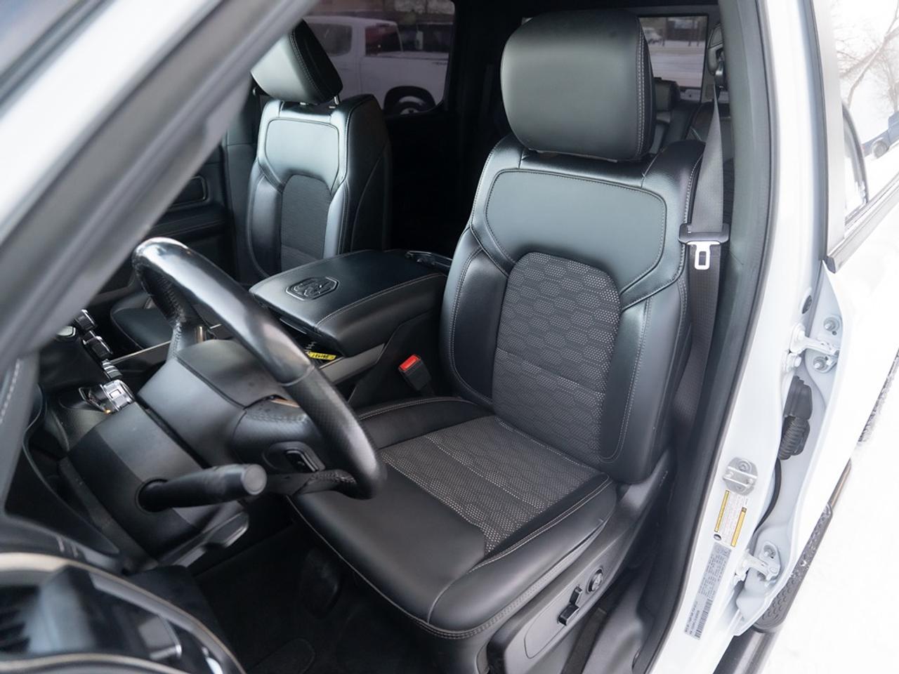 2020 RAM 1500 SPORT Photo17