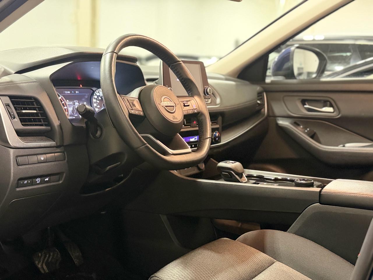 2024 Nissan Rogue SV AWD MOONROOF Photo