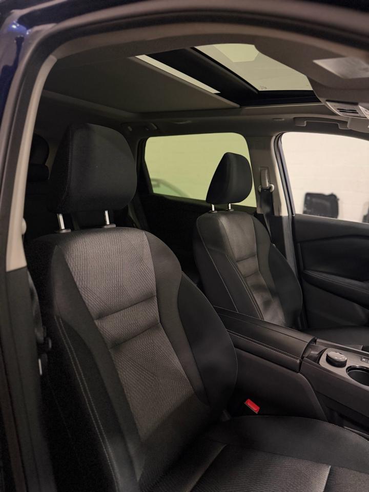 2024 Nissan Rogue SV AWD MOONROOF Photo