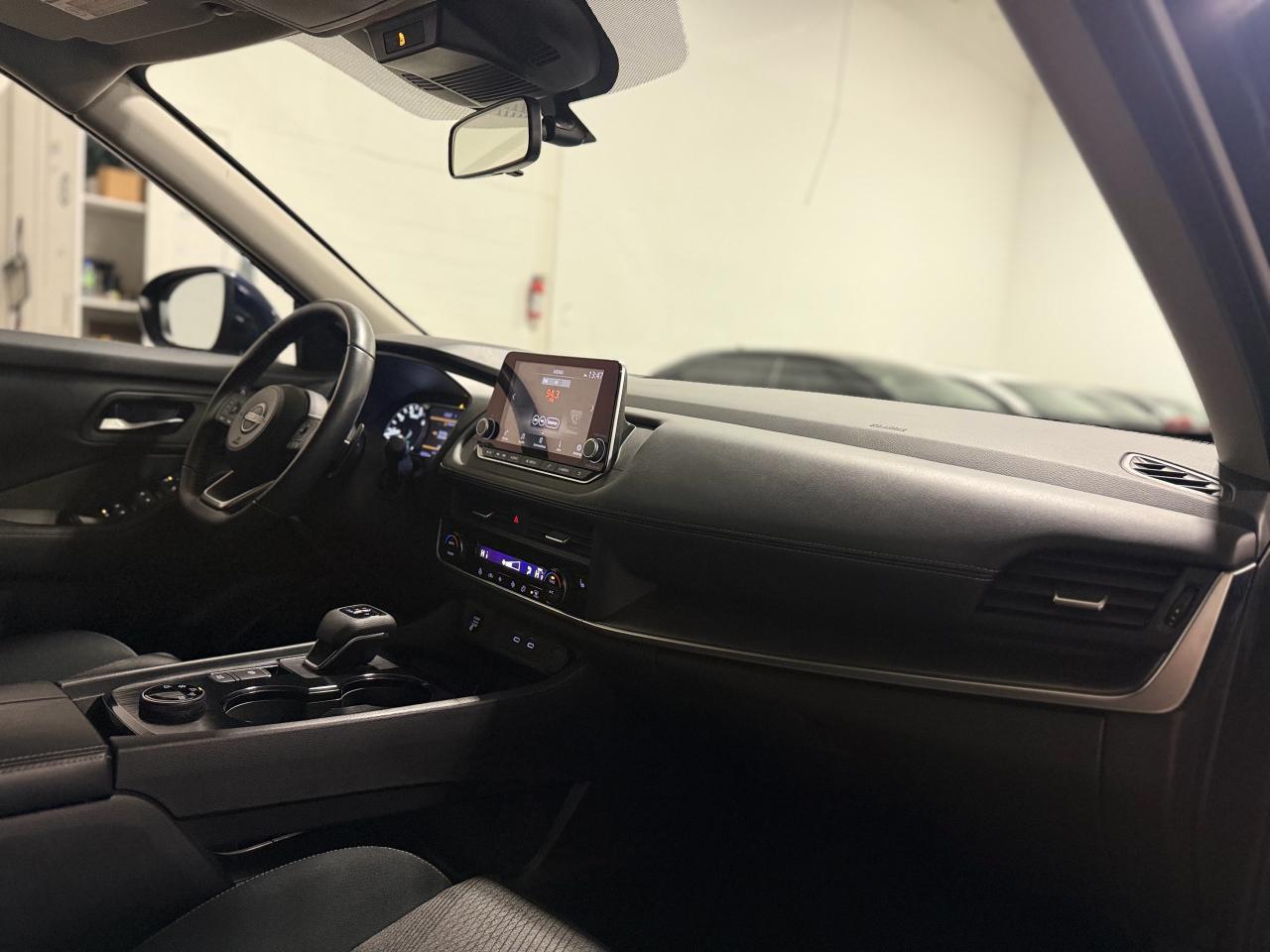 2024 Nissan Rogue SV AWD MOONROOF Photo