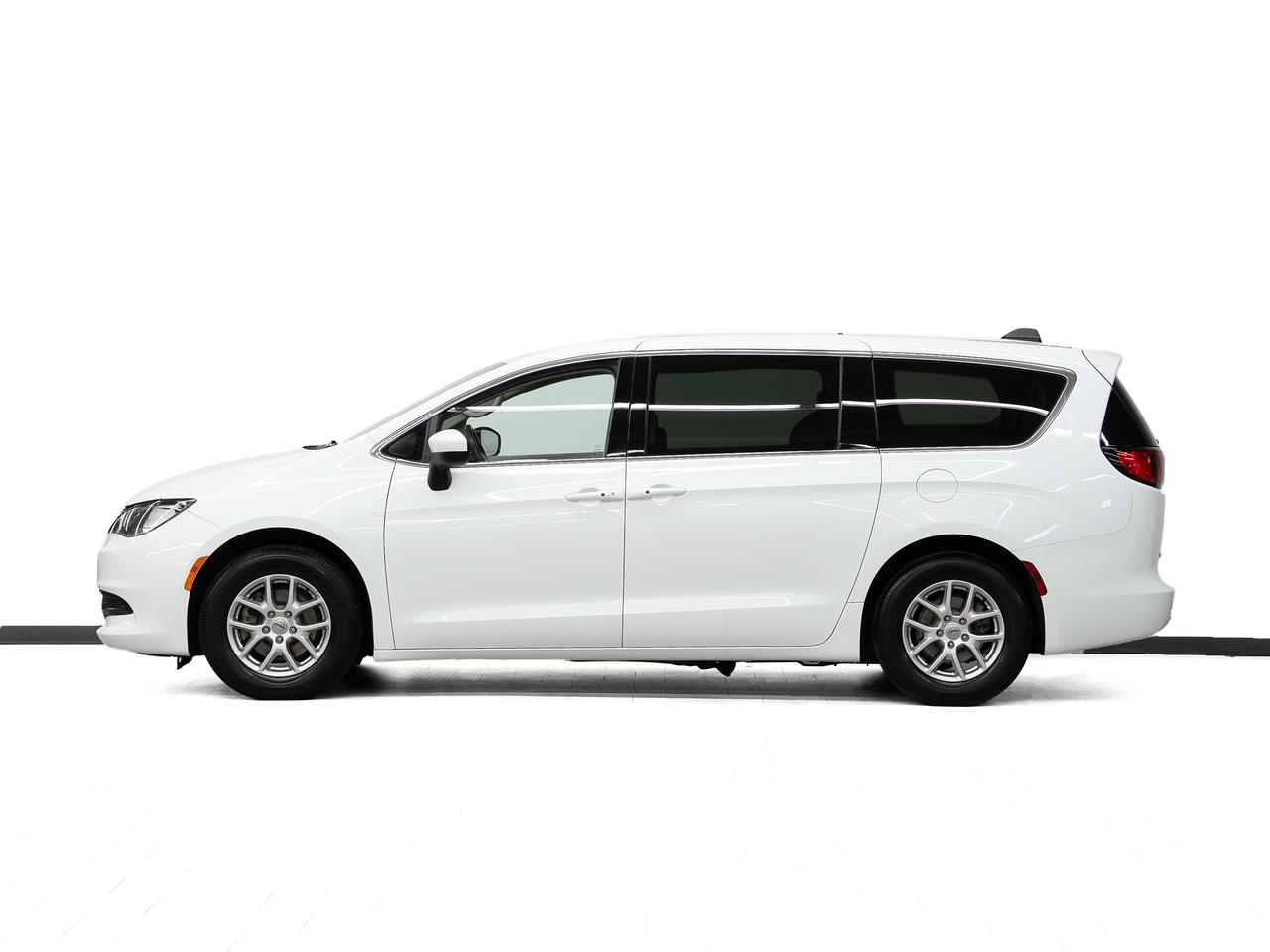 2023 Chrysler Grand Caravan SXT | StowGo | PowerDoors | Heated Seats | CarPlay Photo4