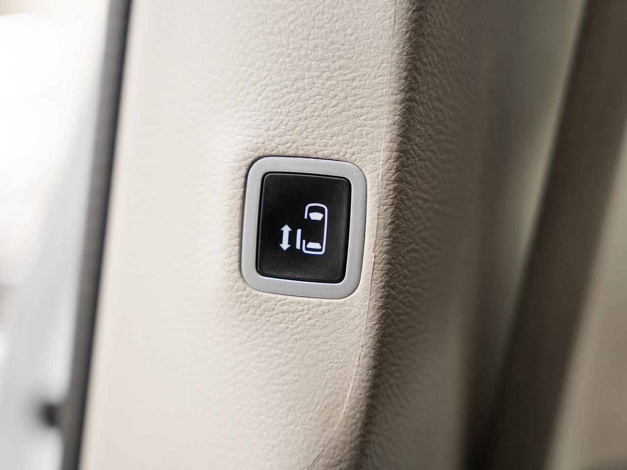 2023 Chrysler Grand Caravan SXT | StowGo | PowerDoors | Heated Seats | CarPlay Photo