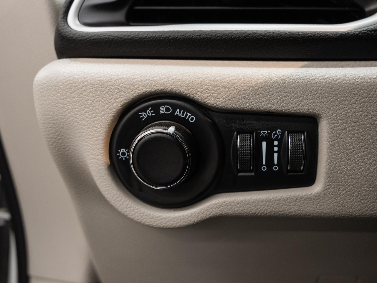2023 Chrysler Grand Caravan SXT | Stow N' Go | PowerDoors | CarPlay