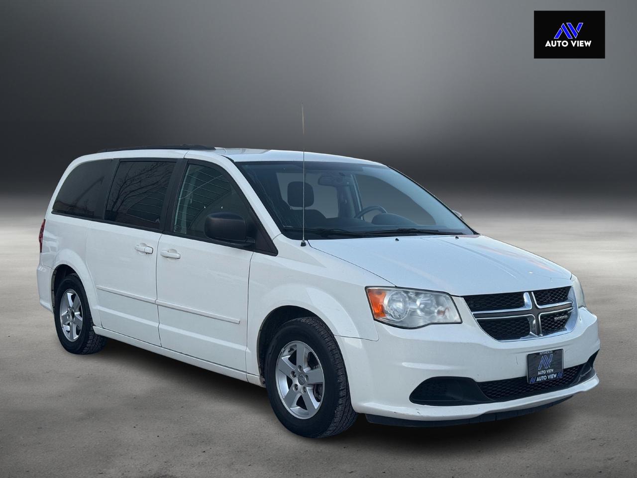 2011 Dodge Grand Caravan SXT **CERTIFIED**CLEAN CARFAX** Photo3