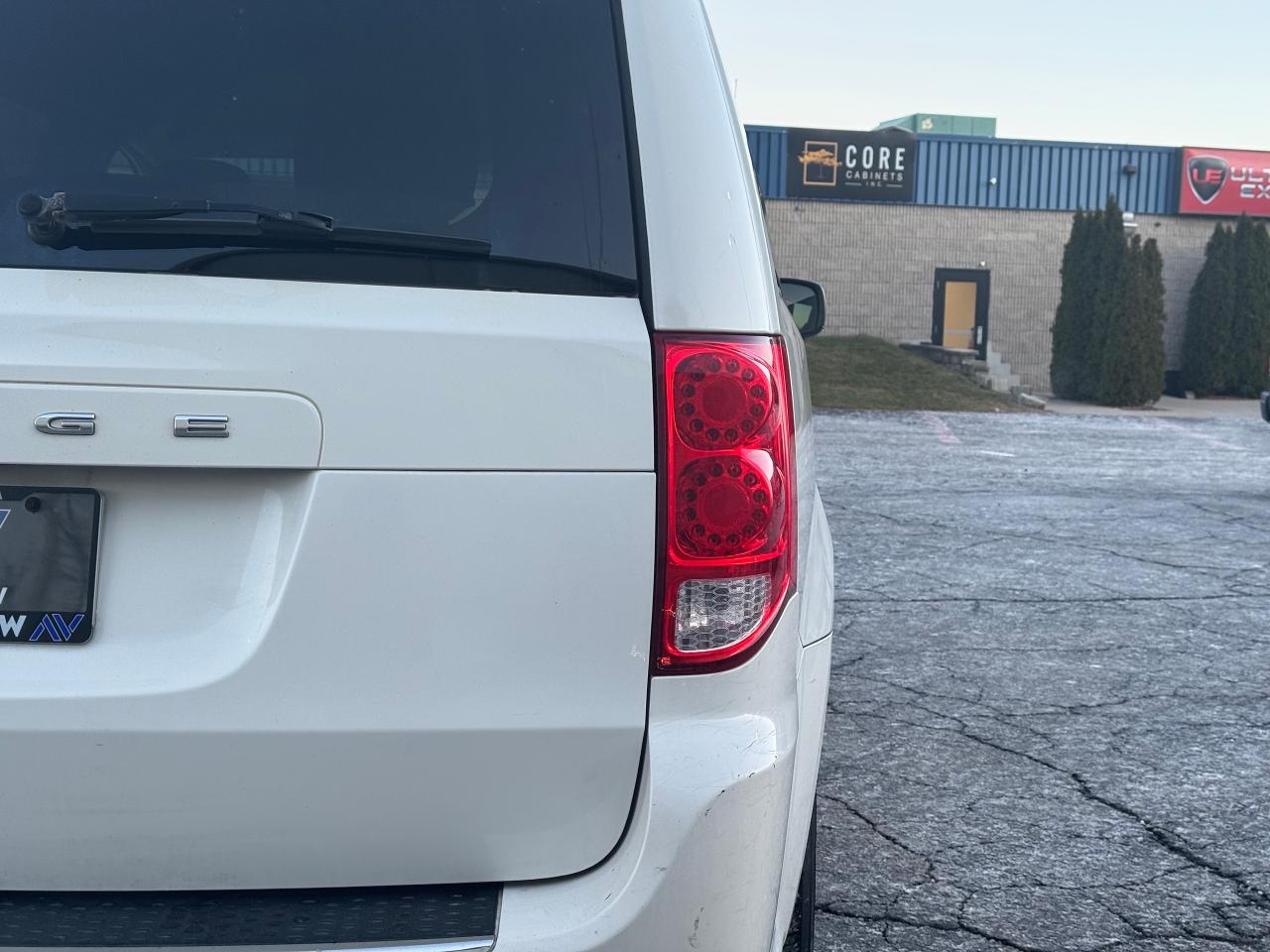 2011 Dodge Grand Caravan SXT **CERTIFIED**CLEAN CARFAX** - Photo #15