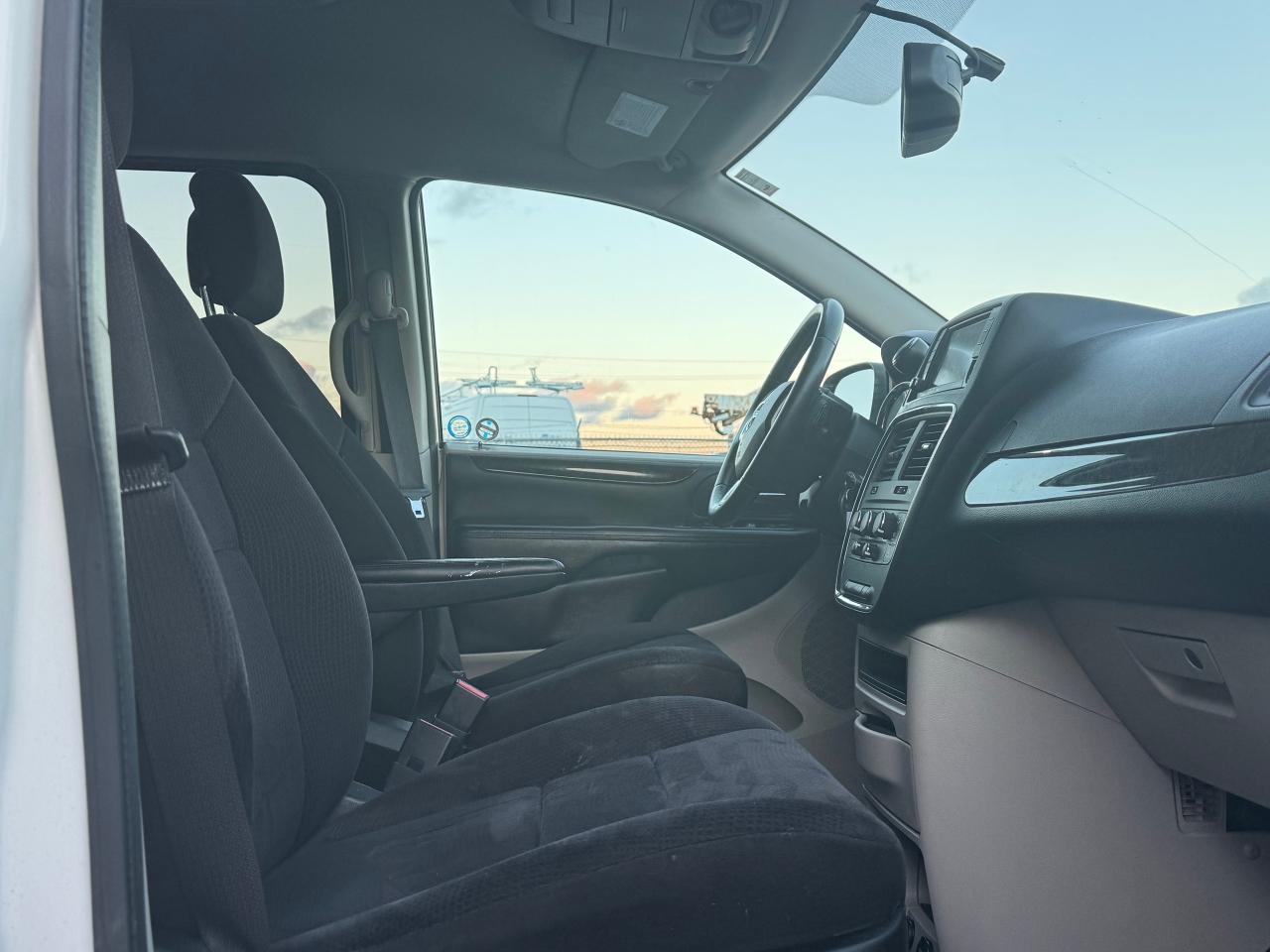 2011 Dodge Grand Caravan SXT **CERTIFIED**CLEAN CARFAX** - Photo #31