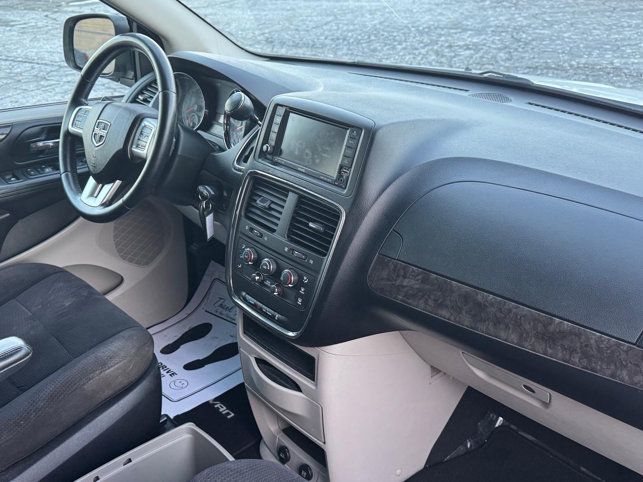 2011 Dodge Grand Caravan SXT **CERTIFIED**CLEAN CARFAX** - Photo #32