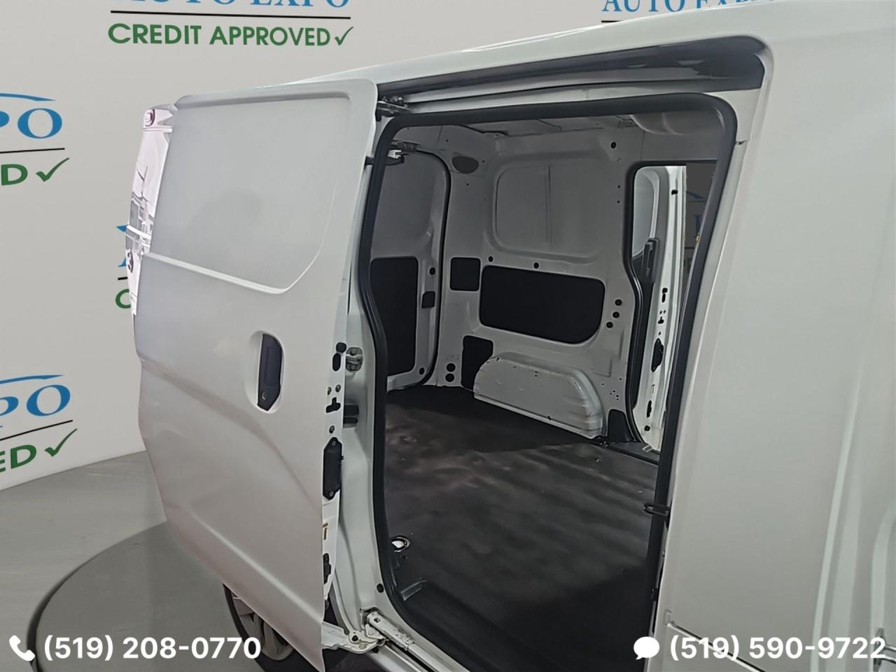 2015 Nissan NV200 SV,Auto,A/C,GPS,Clean Carfax,Certified,Bluetooth