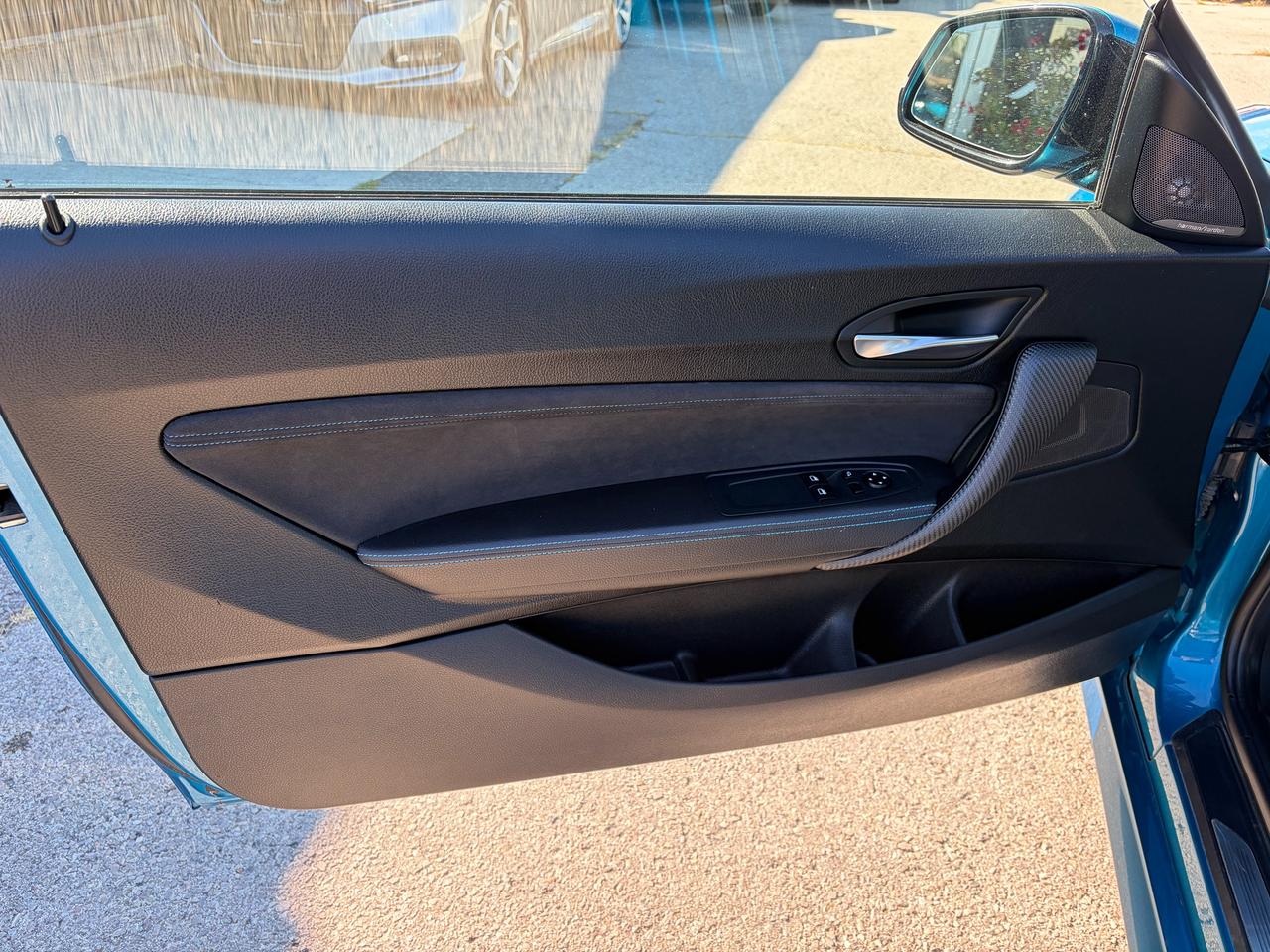 2017 BMW M2 06CP (Smartphone Integration) Photo