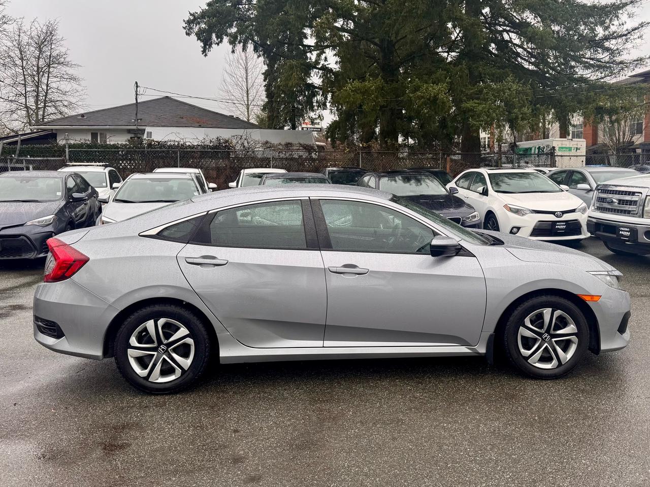 2017 Honda Civic FINANCING AVAILABLE Photo4