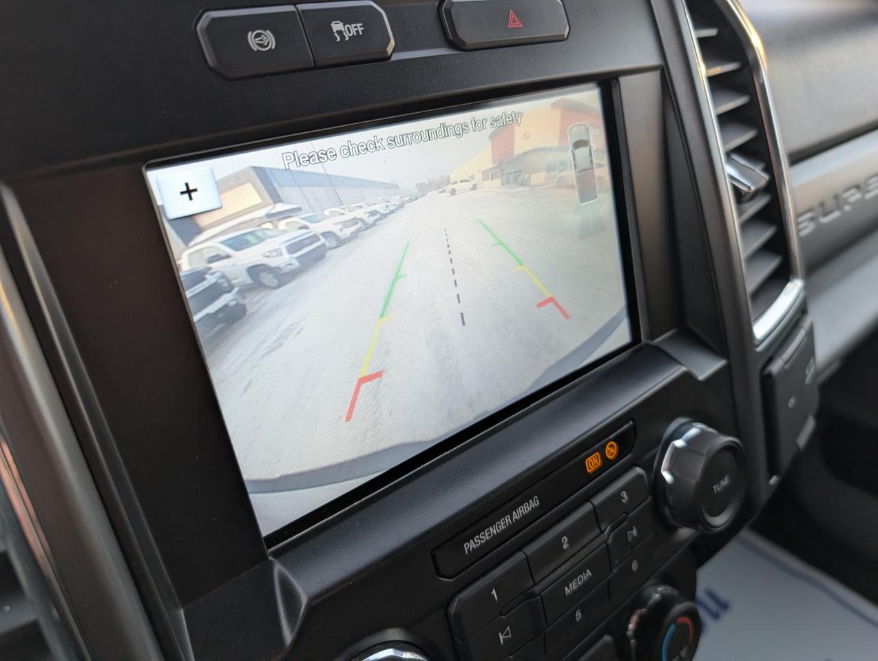 2017 Ford SUPER DUTY F-250 SRW XLT | MB OWNED | 6 PASSENGER - Photo #16