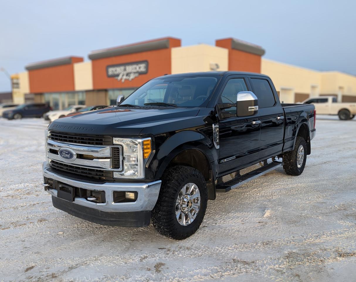 2017 Ford SUPER DUTY F-250 SRW XLT | MB OWNED | 6 PASSENGER - Photo #1