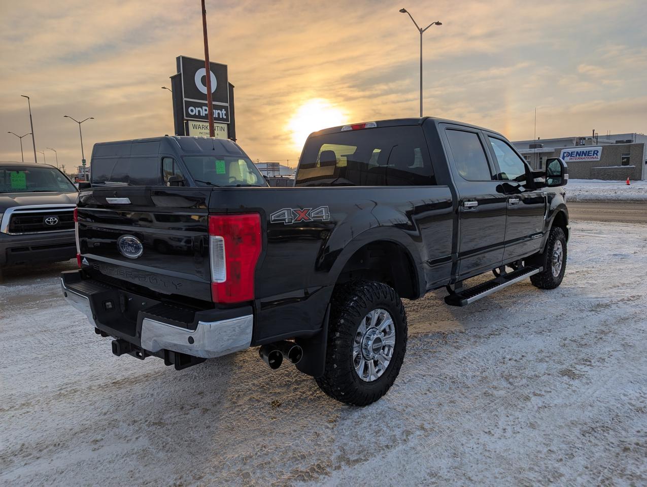 2017 Ford SUPER DUTY F-250 SRW XLT | MB OWNED | 6 PASSENGER - Photo #4