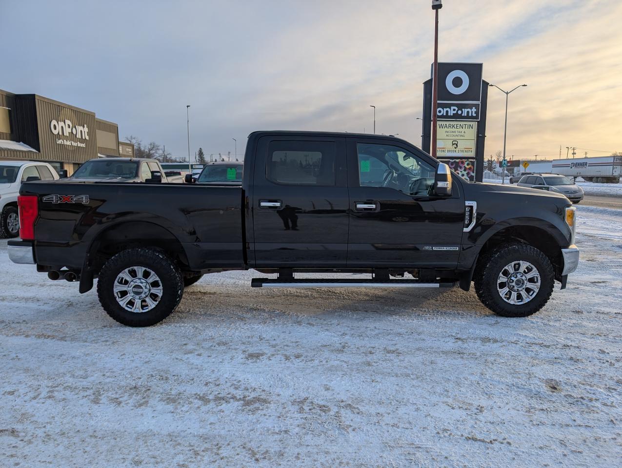 2017 Ford SUPER DUTY F-250 SRW XLT | MB OWNED | 6 PASSENGER - Photo #3