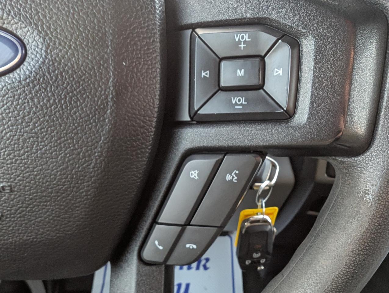 2017 Ford SUPER DUTY F-250 SRW XLT | MB OWNED | 6 PASSENGER - Photo #11