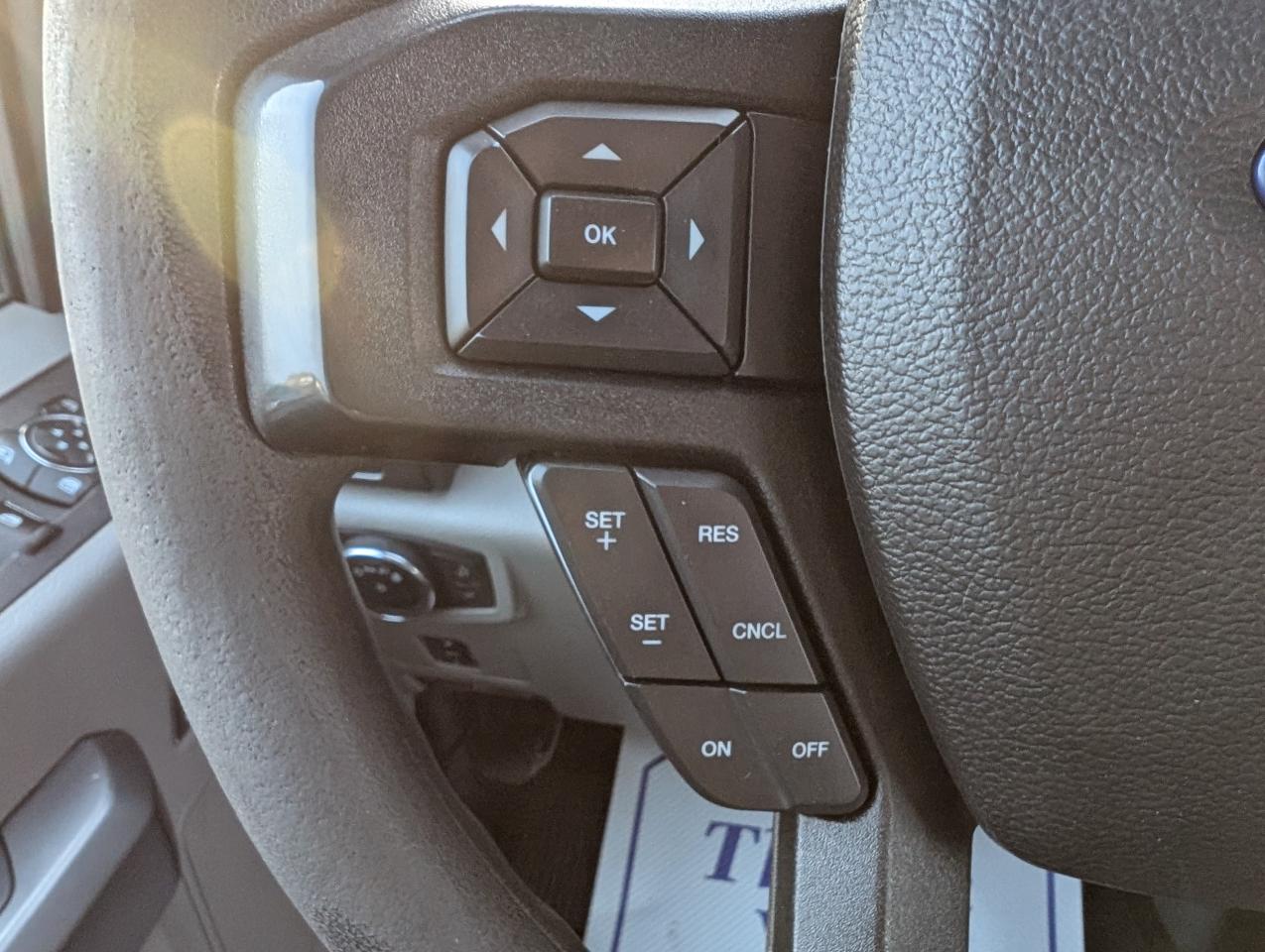 2017 Ford SUPER DUTY F-250 SRW XLT | MB OWNED | 6 PASSENGER - Photo #12