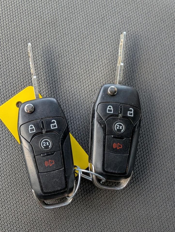 2017 Ford SUPER DUTY F-250 SRW XLT | MB OWNED | 6 PASSENGER - Photo #17