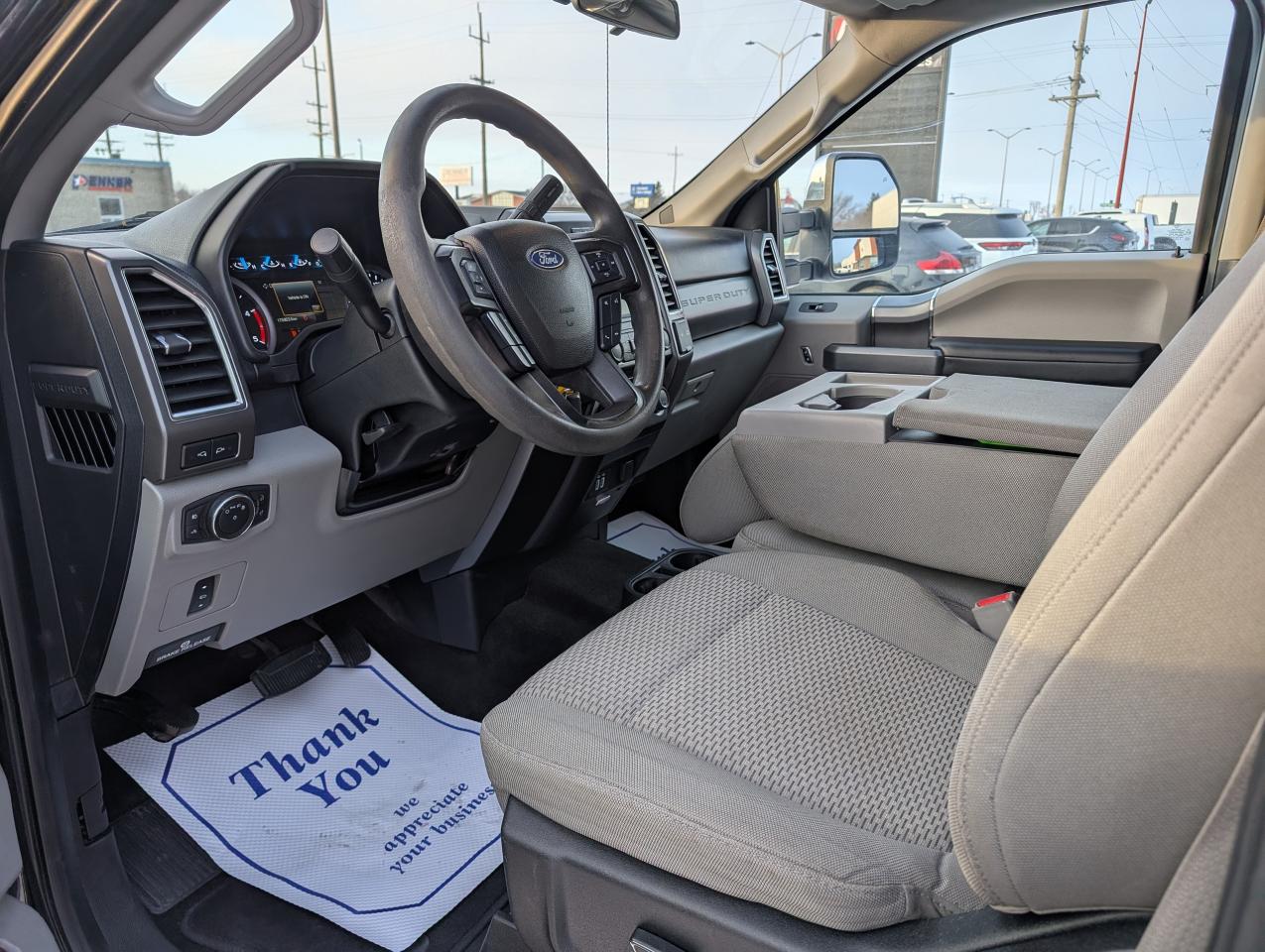 2017 Ford SUPER DUTY F-250 SRW XLT | MB OWNED | 6 PASSENGER - Photo #14