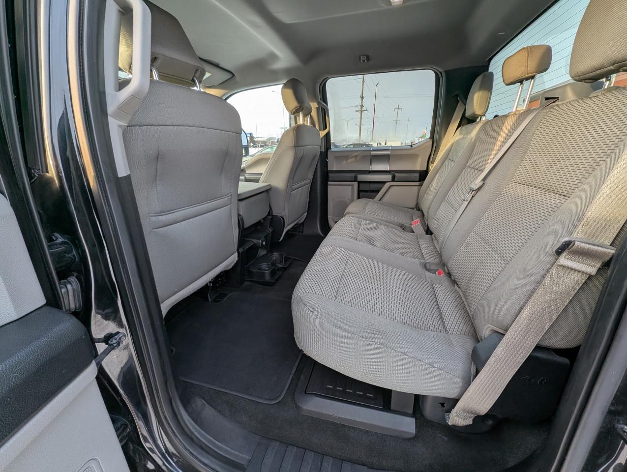 2017 Ford SUPER DUTY F-250 SRW XLT | MB OWNED | 6 PASSENGER - Photo #7