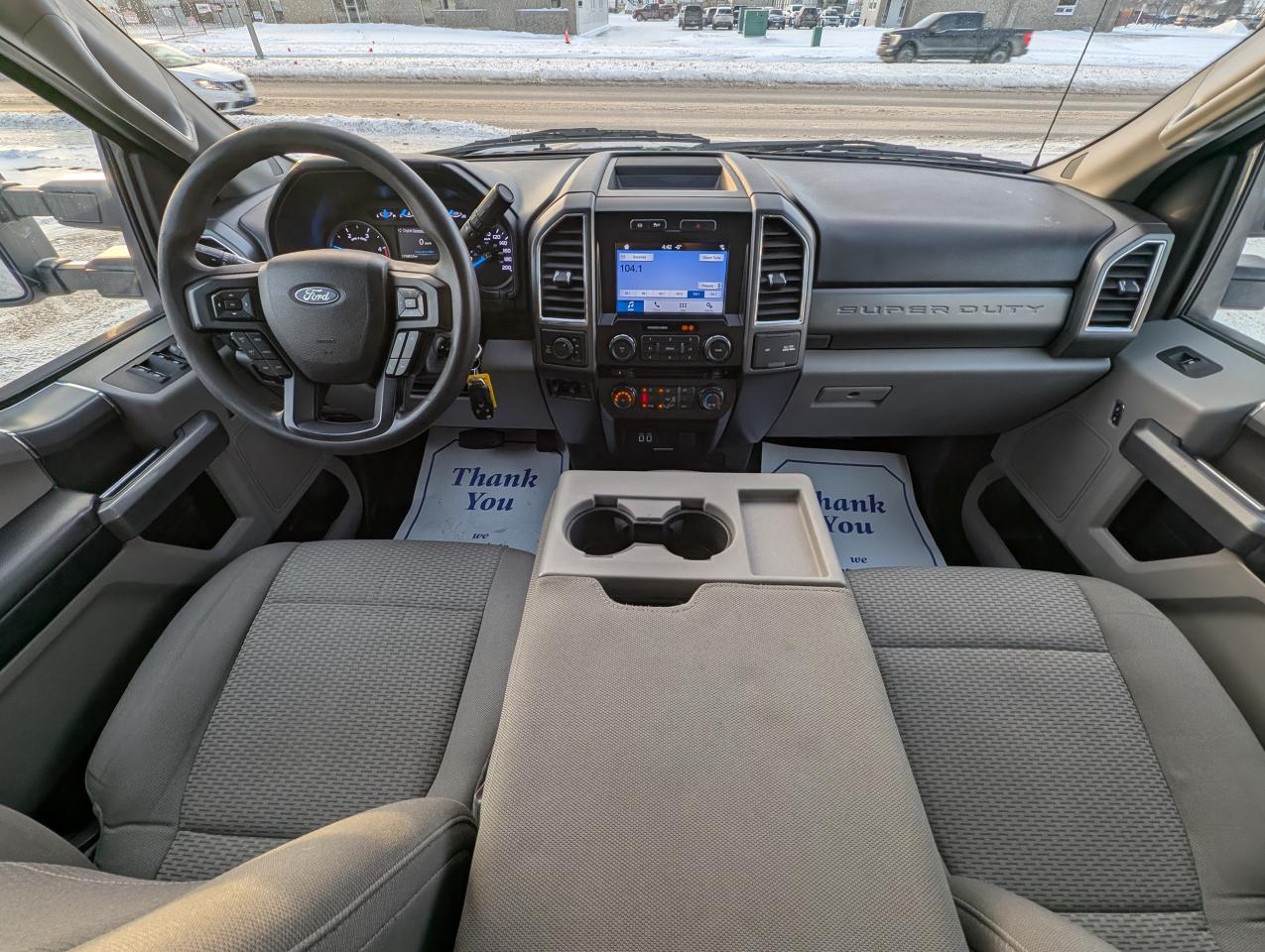 2017 Ford SUPER DUTY F-250 SRW XLT | MB OWNED | 6 PASSENGER - Photo #8