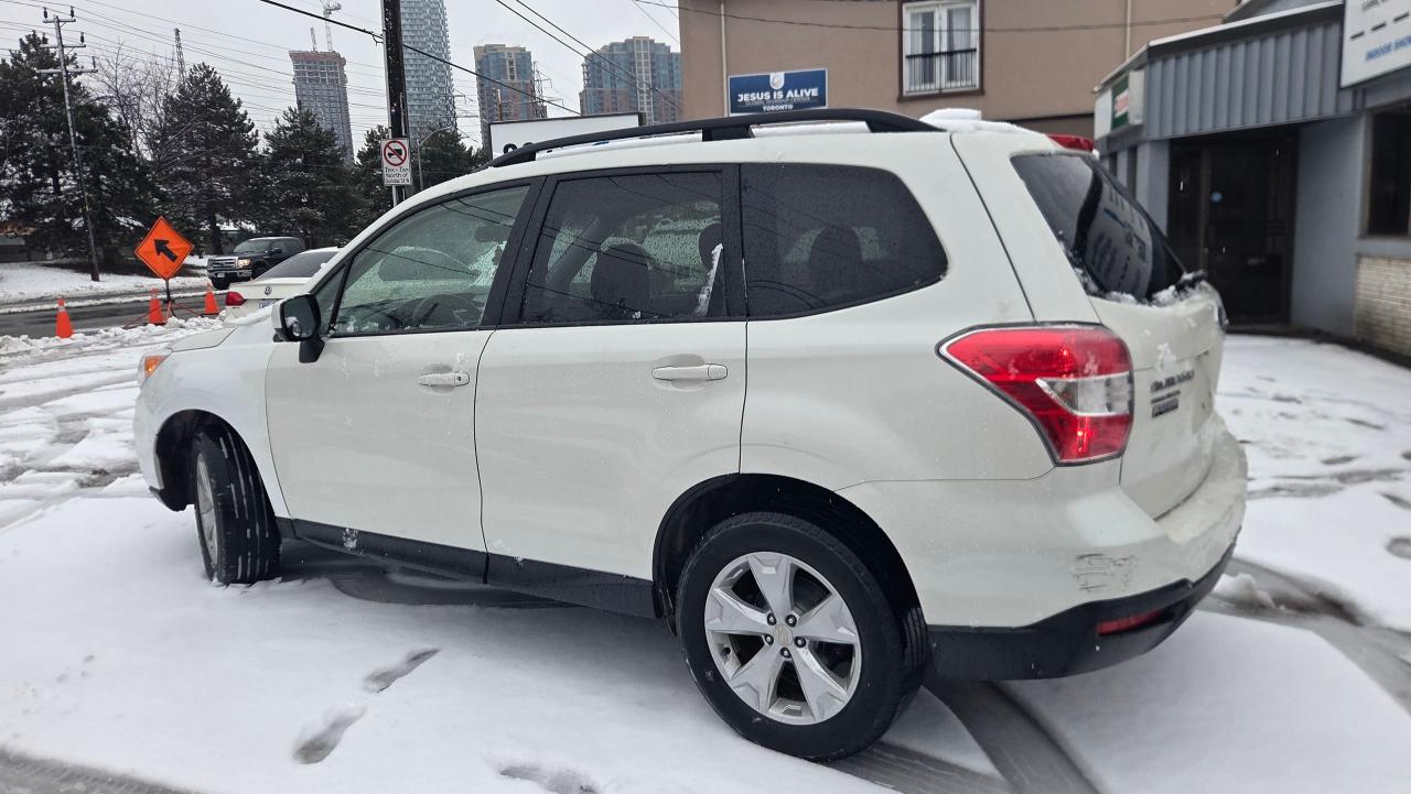 2016 Subaru Forester i Convenience - Photo #2