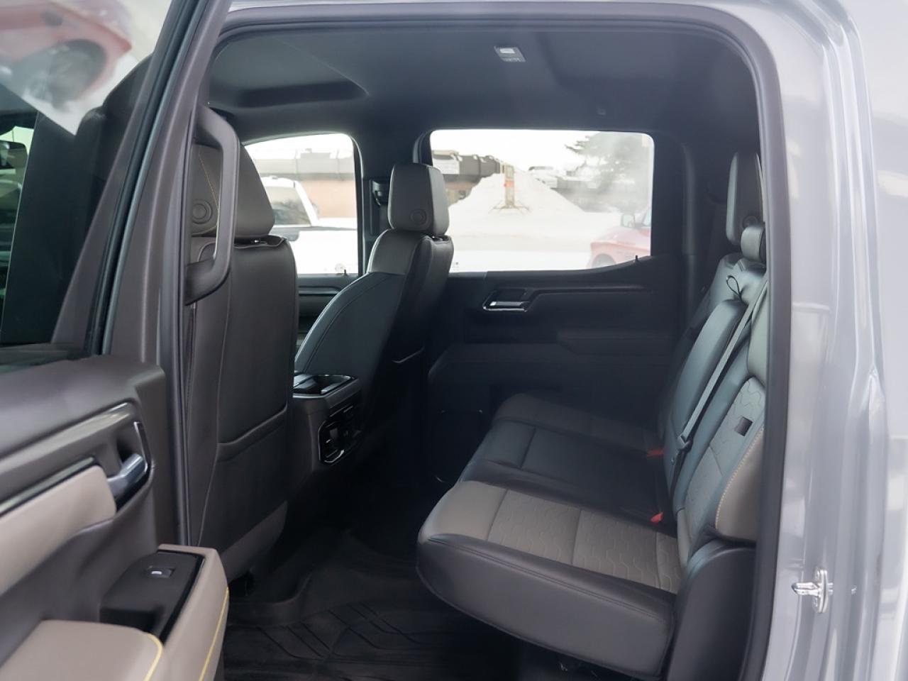 2024 Chevrolet Silverado 1500 ZR2  ONLY 15,825 KMS Photo16