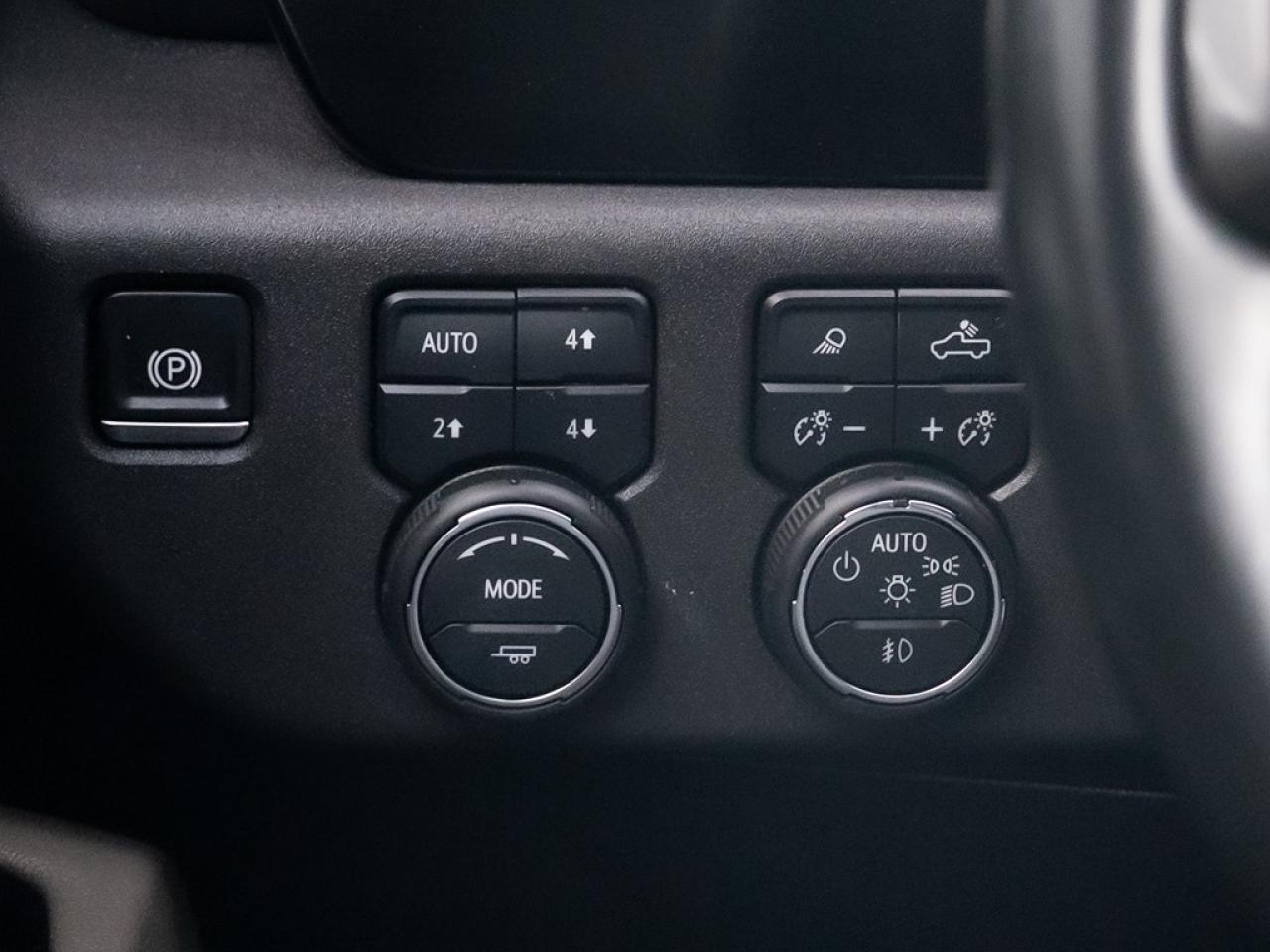 2024 Chevrolet Silverado 1500 ZR2  ONLY 15,825 KMS Photo11