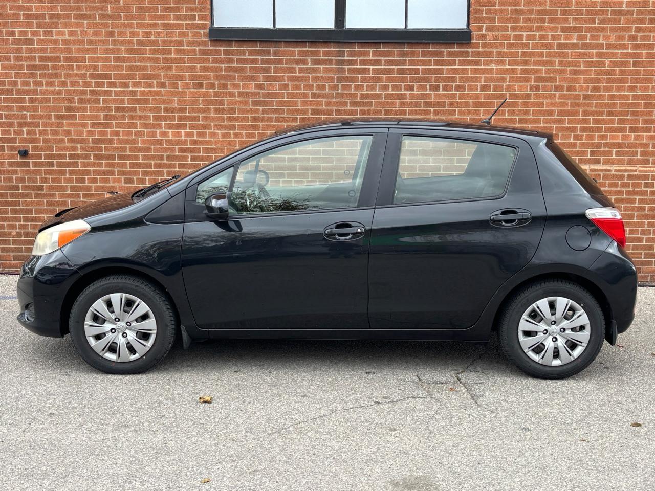 2013 Toyota Yaris 5dr HB Auto LE Photo2