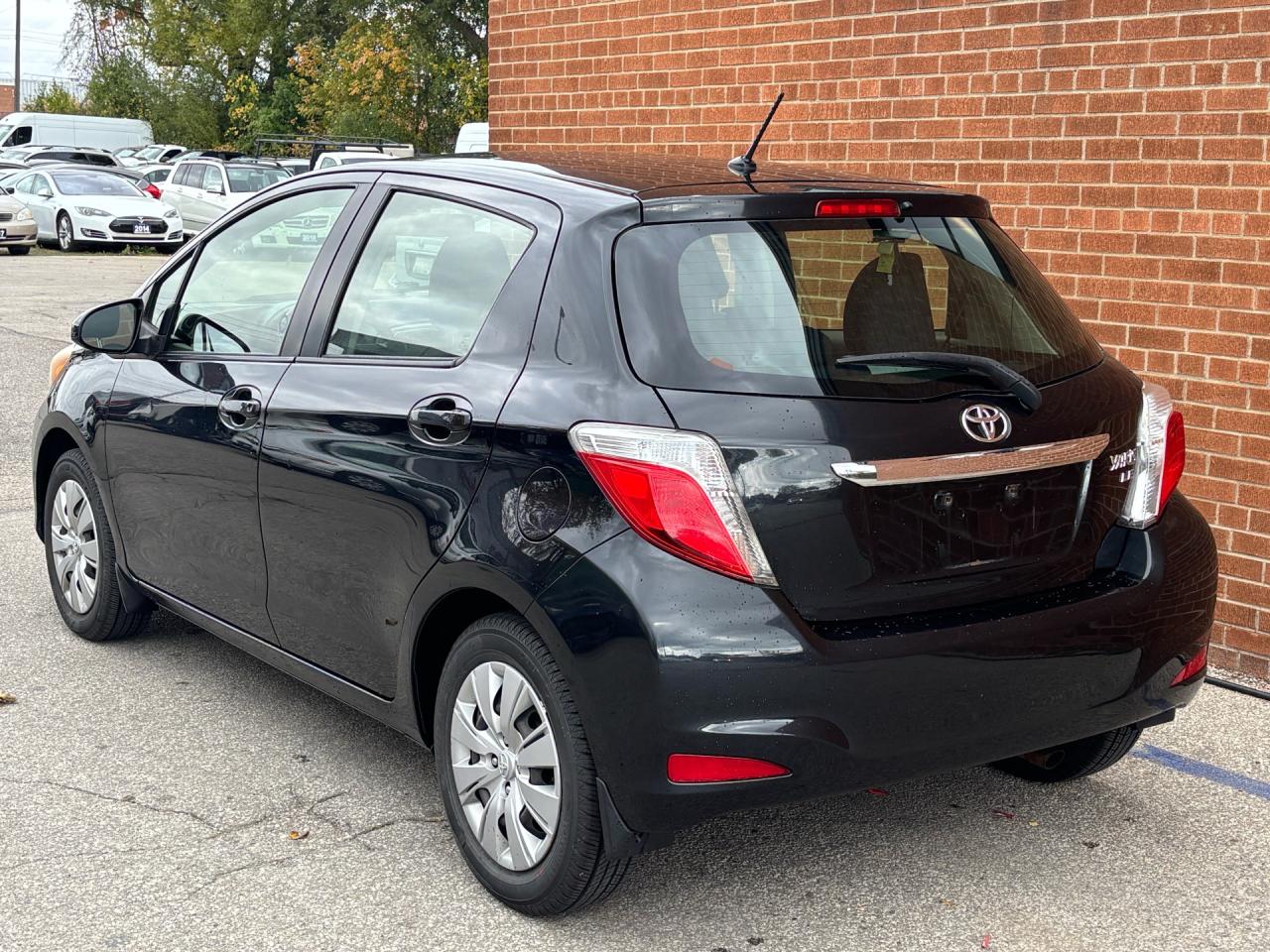 2013 Toyota Yaris 5dr HB Auto LE Photo