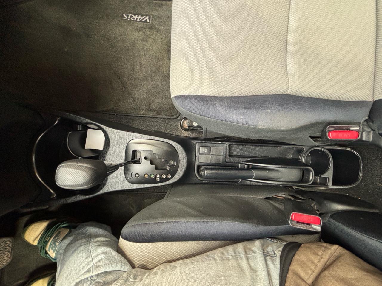 2013 Toyota Yaris 5dr HB Auto LE Photo