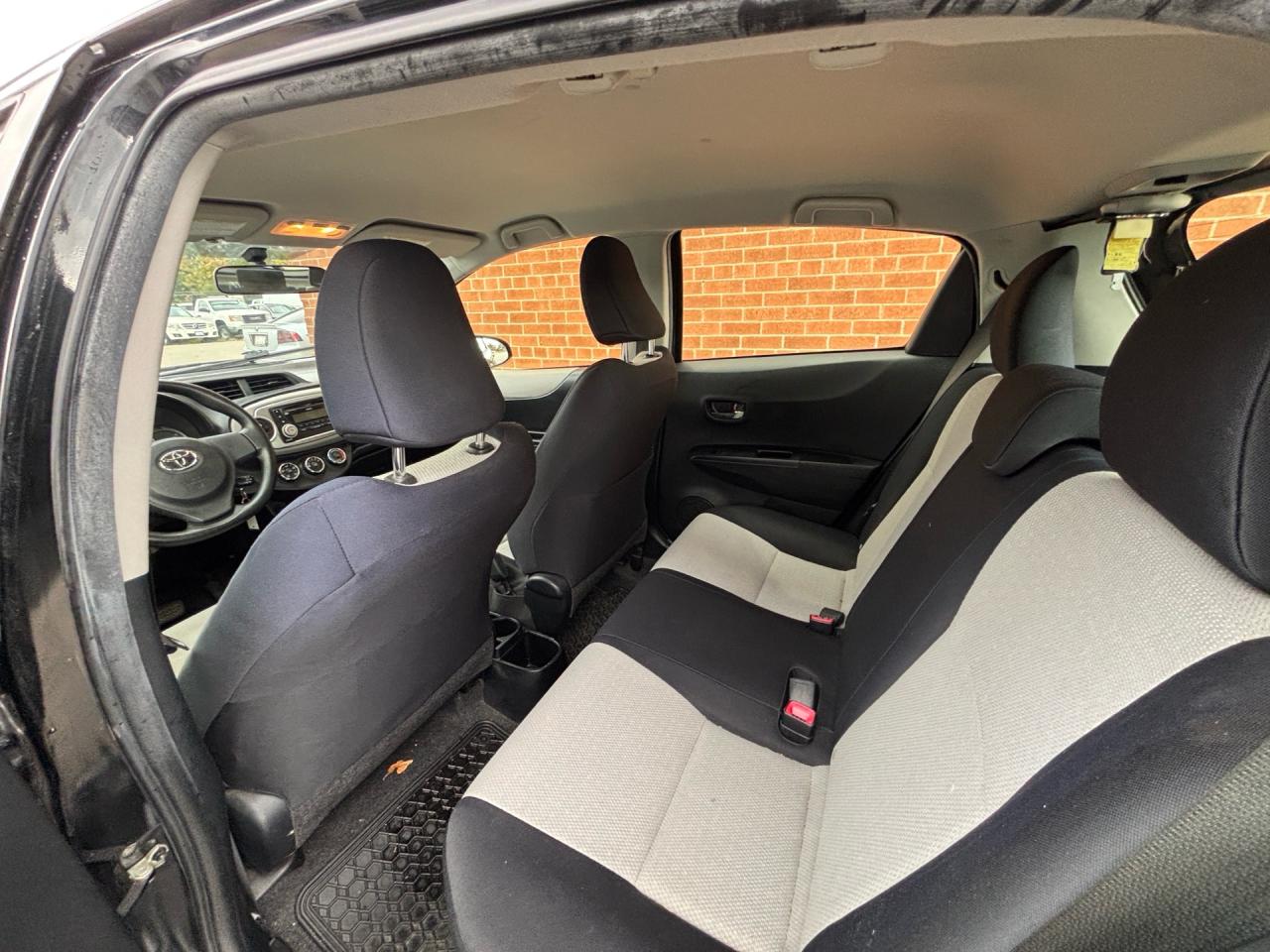 2013 Toyota Yaris 5dr HB Auto LE Photo