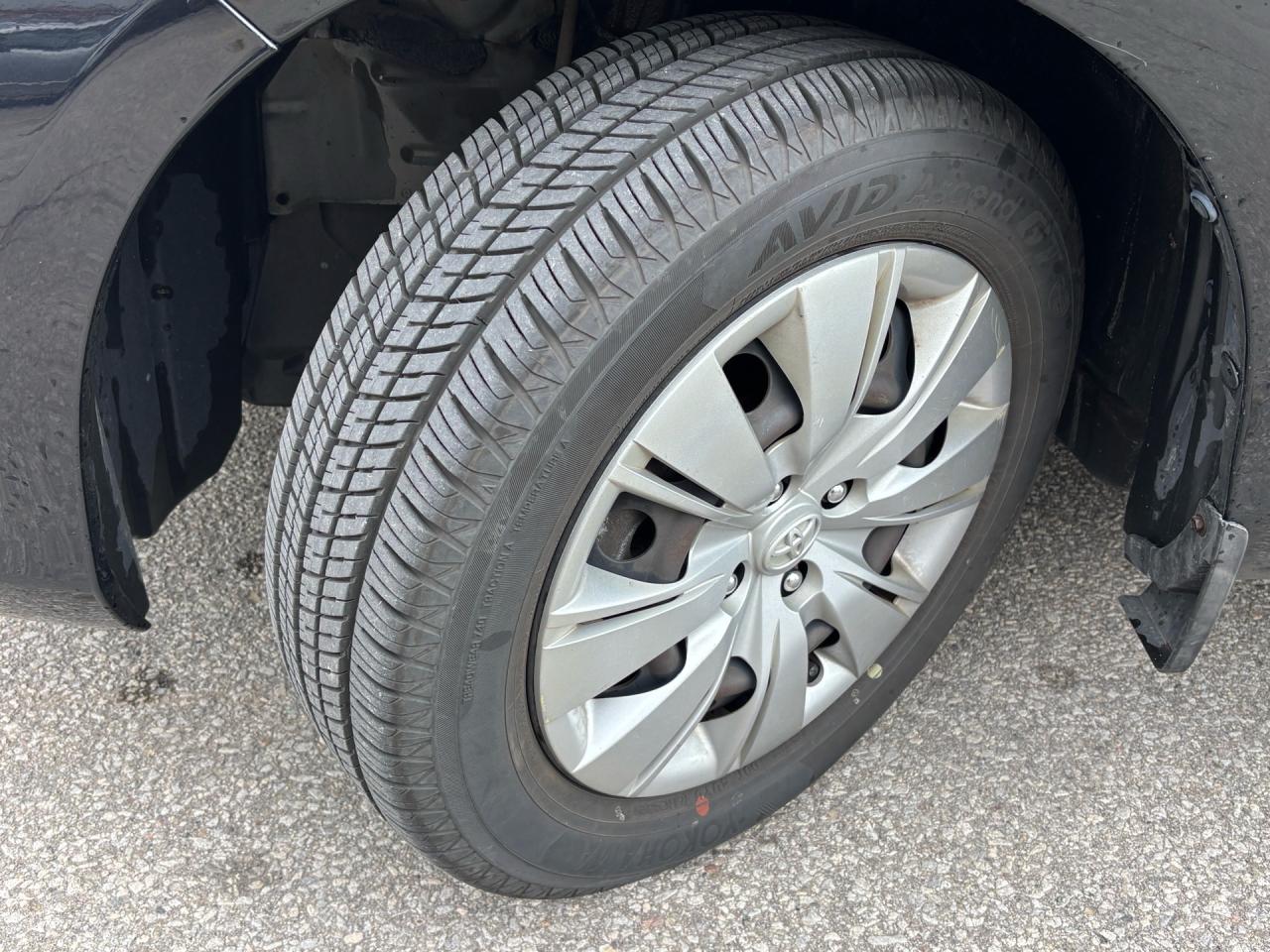 2013 Toyota Yaris 5dr HB Auto LE Photo